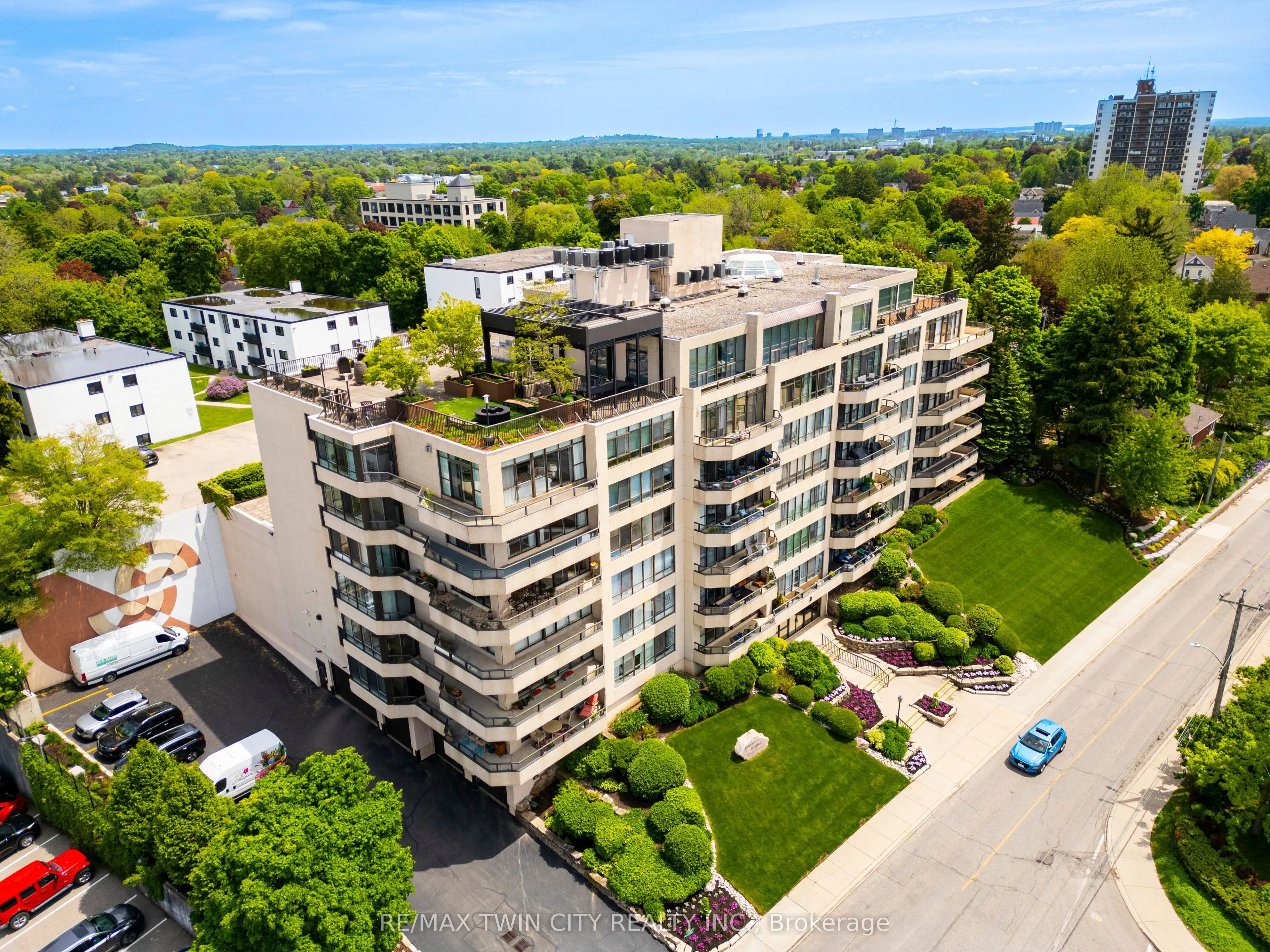 2 Lancaster Street E, #504