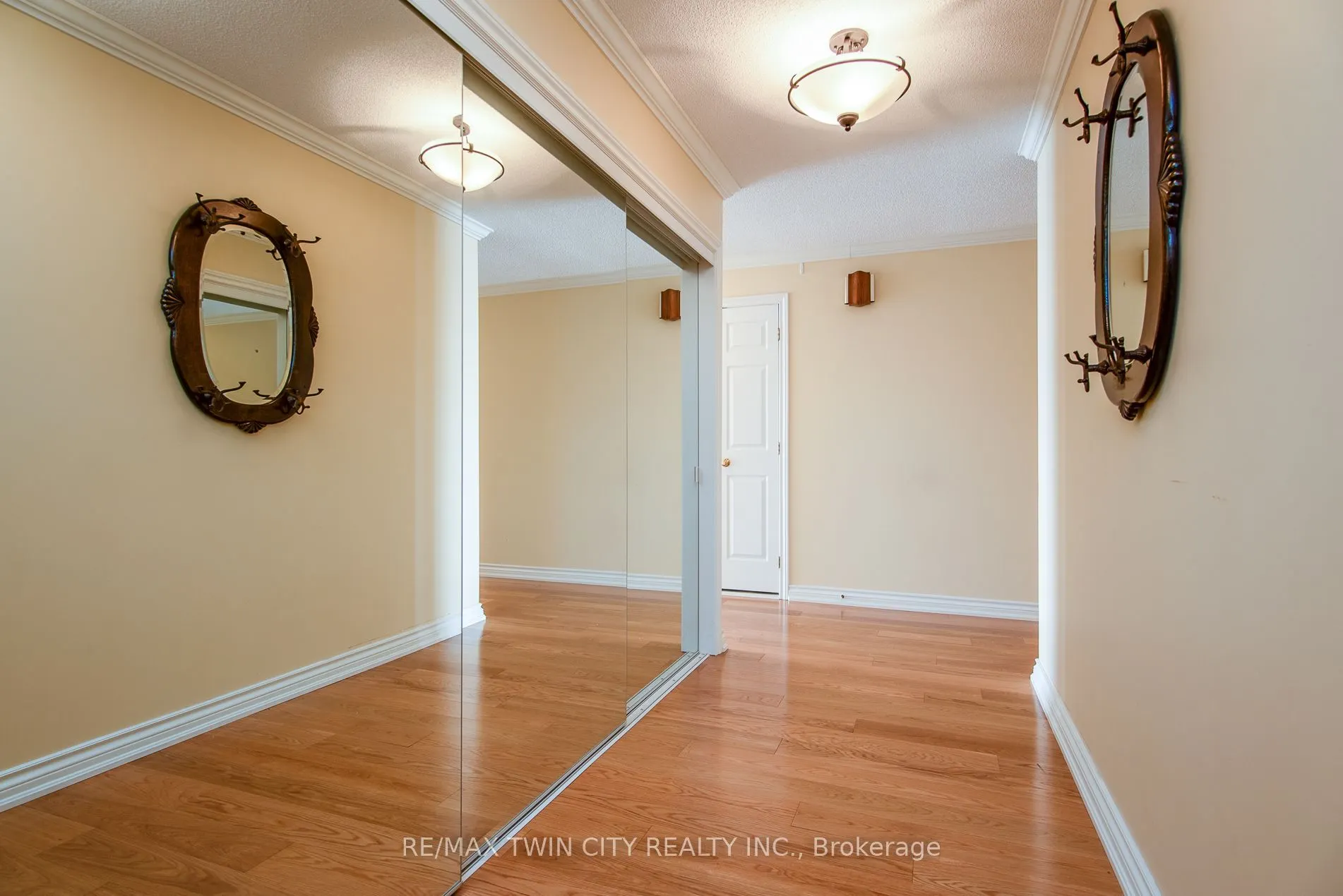 2 Lancaster Street E, #504