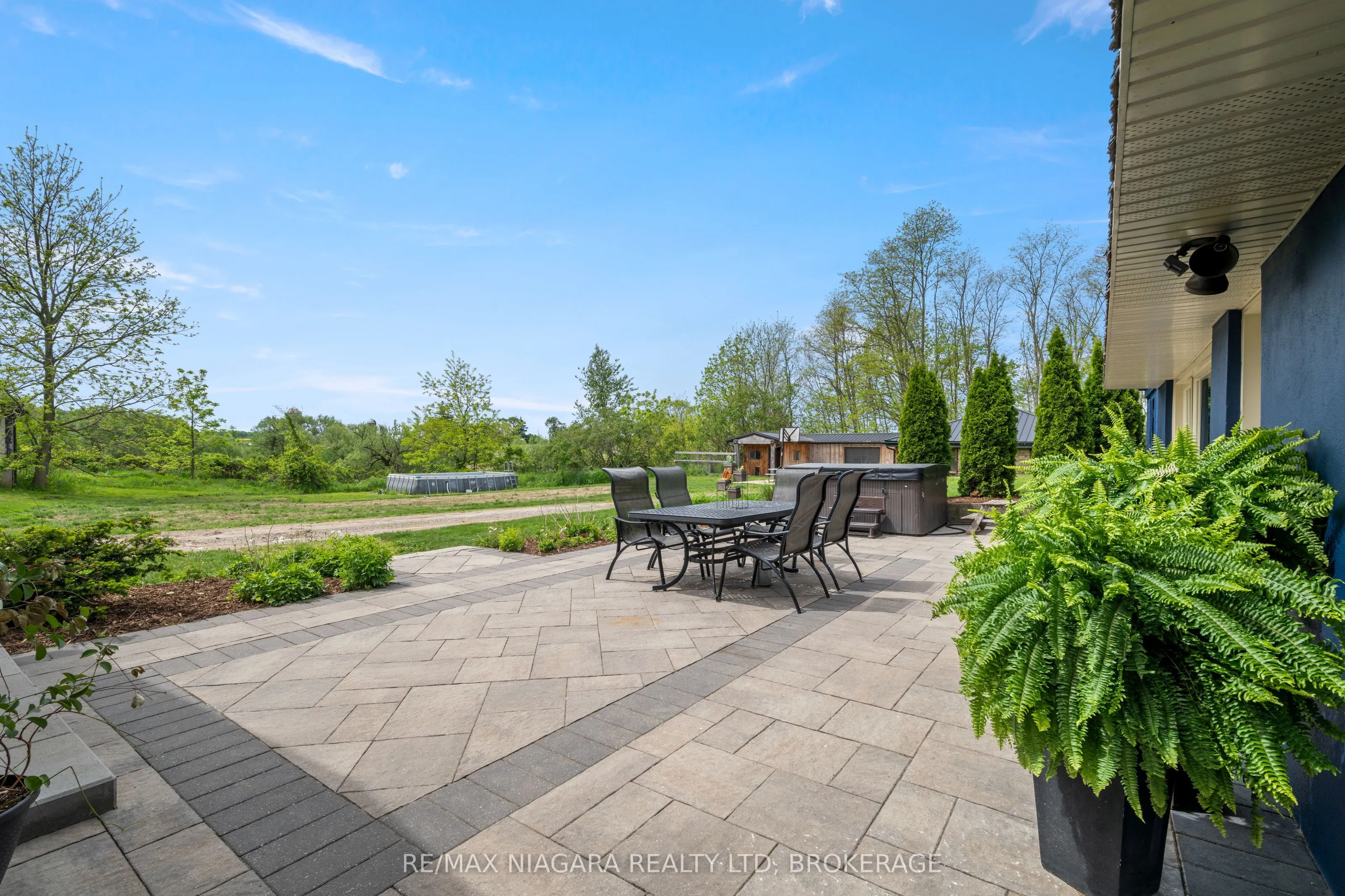 2636 Merrittville Highway