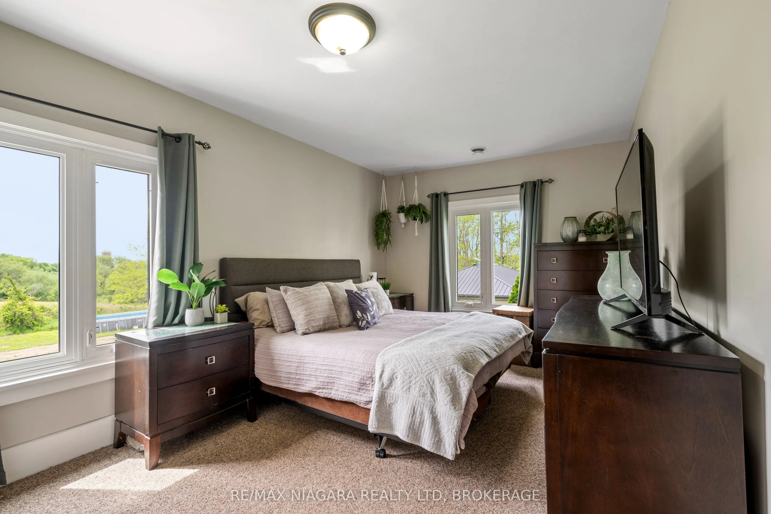 2636 Merrittville Highway