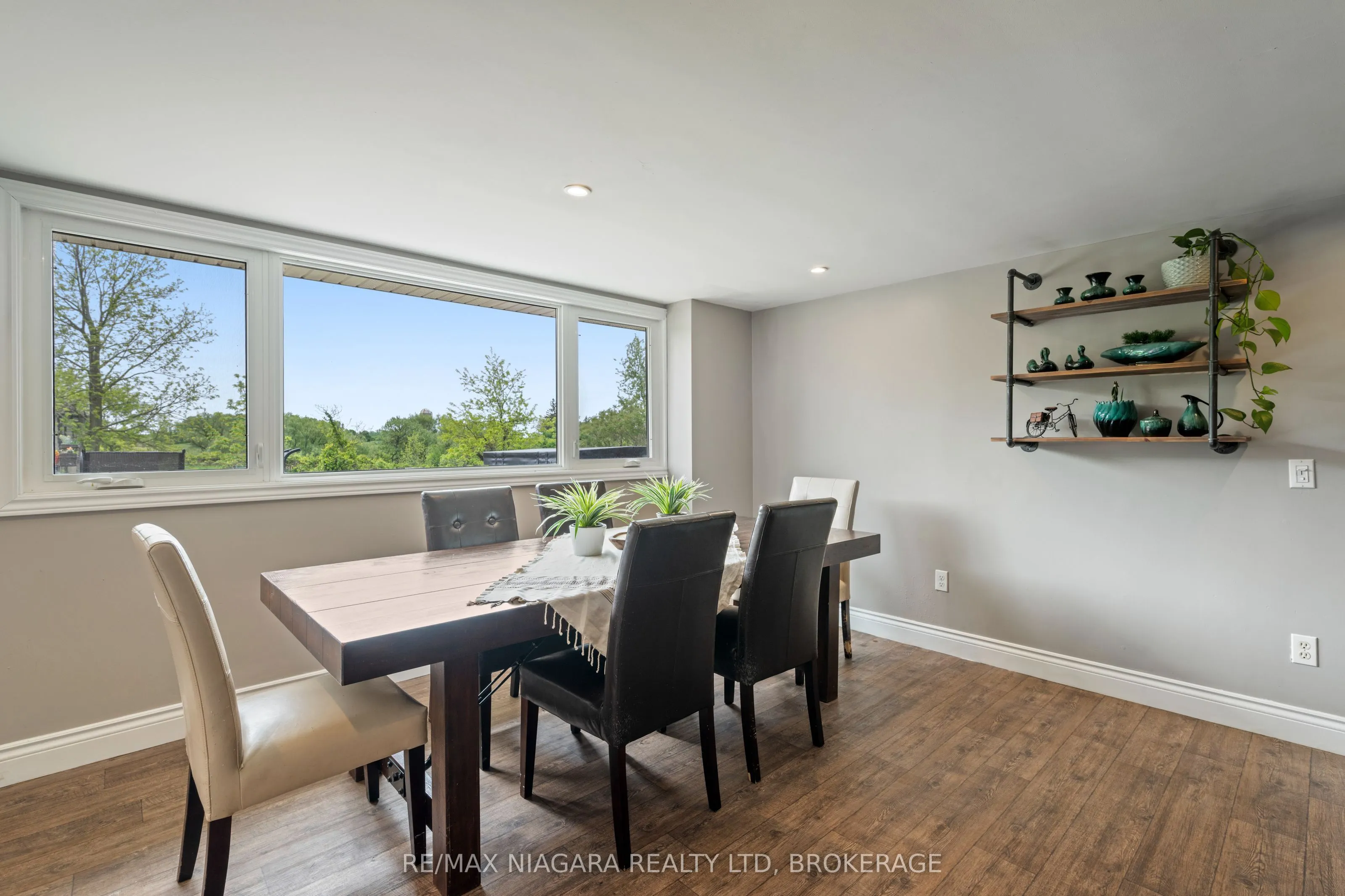 2636 Merrittville Highway