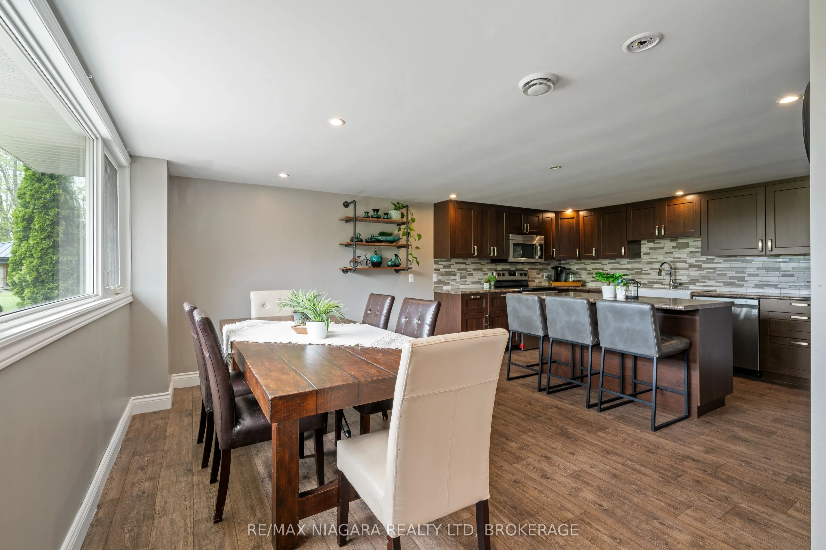 2636 Merrittville Highway