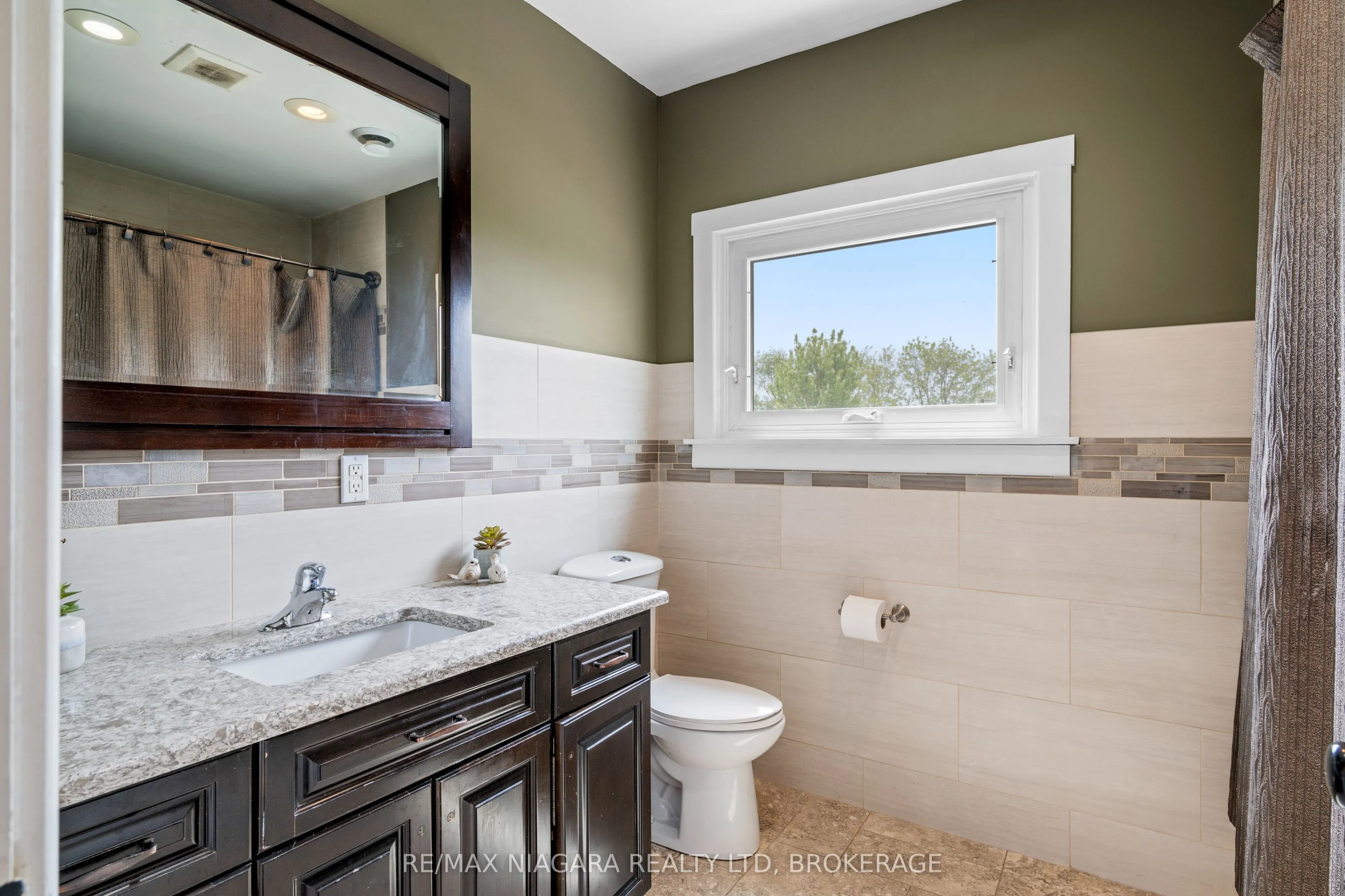 2636 Merrittville Highway