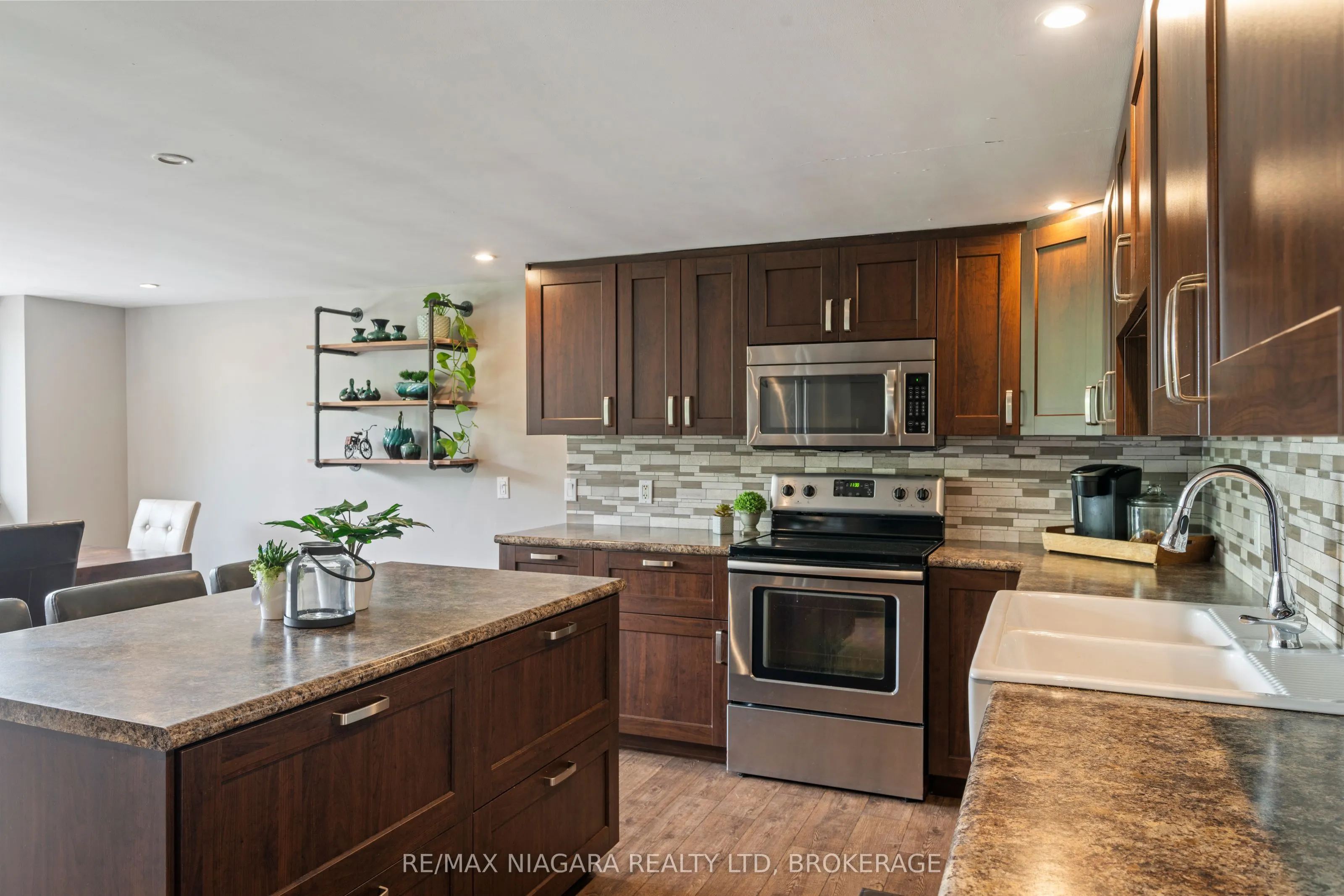 2636 Merrittville Highway