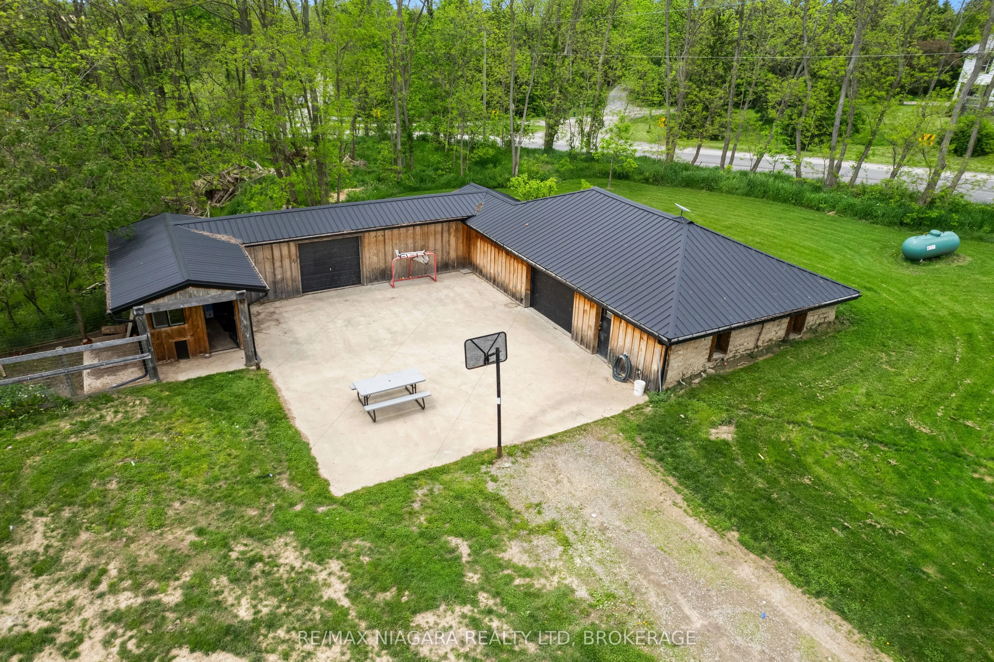 2636 Merrittville Highway