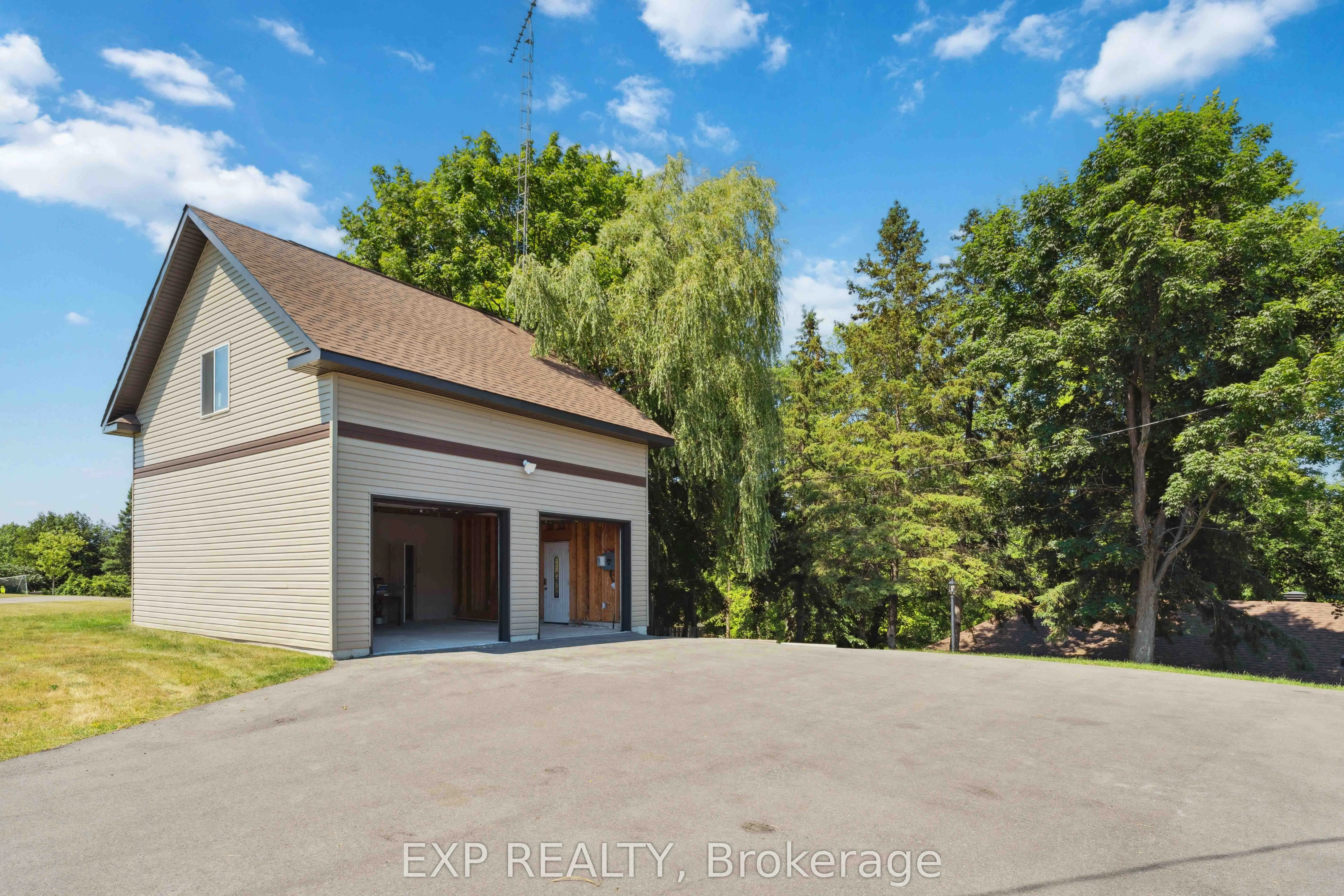 4229 RIDEAU VALLEY Drive