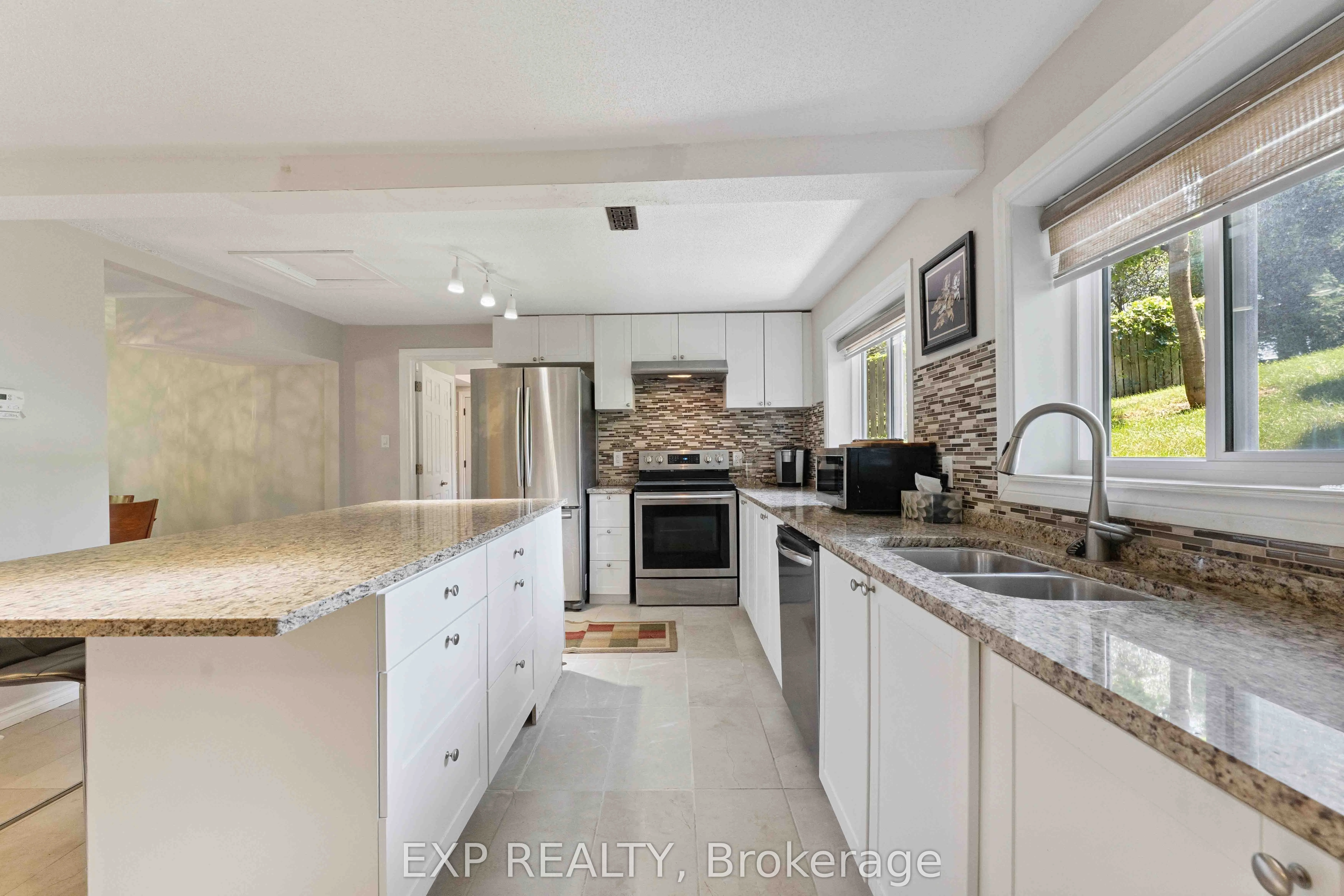 4229 RIDEAU VALLEY Drive