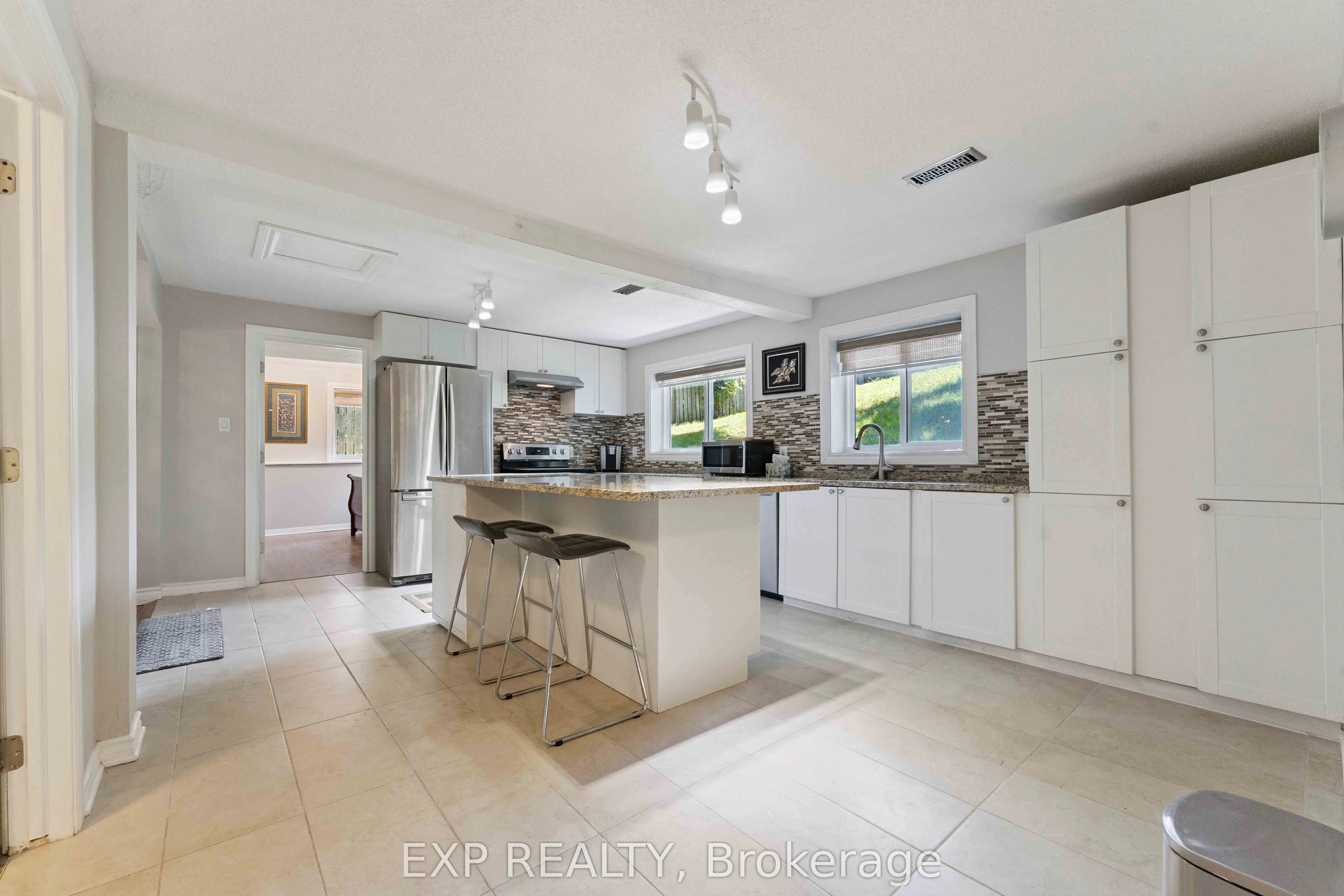 4229 RIDEAU VALLEY Drive