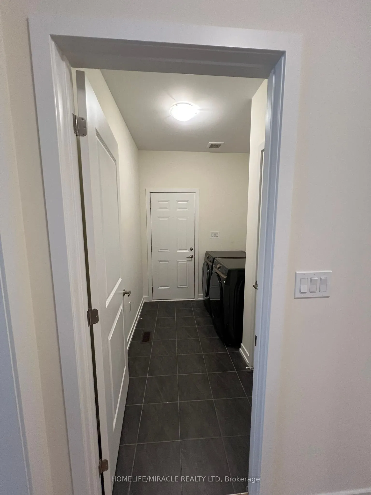 23 Stanley Leitch Drive
