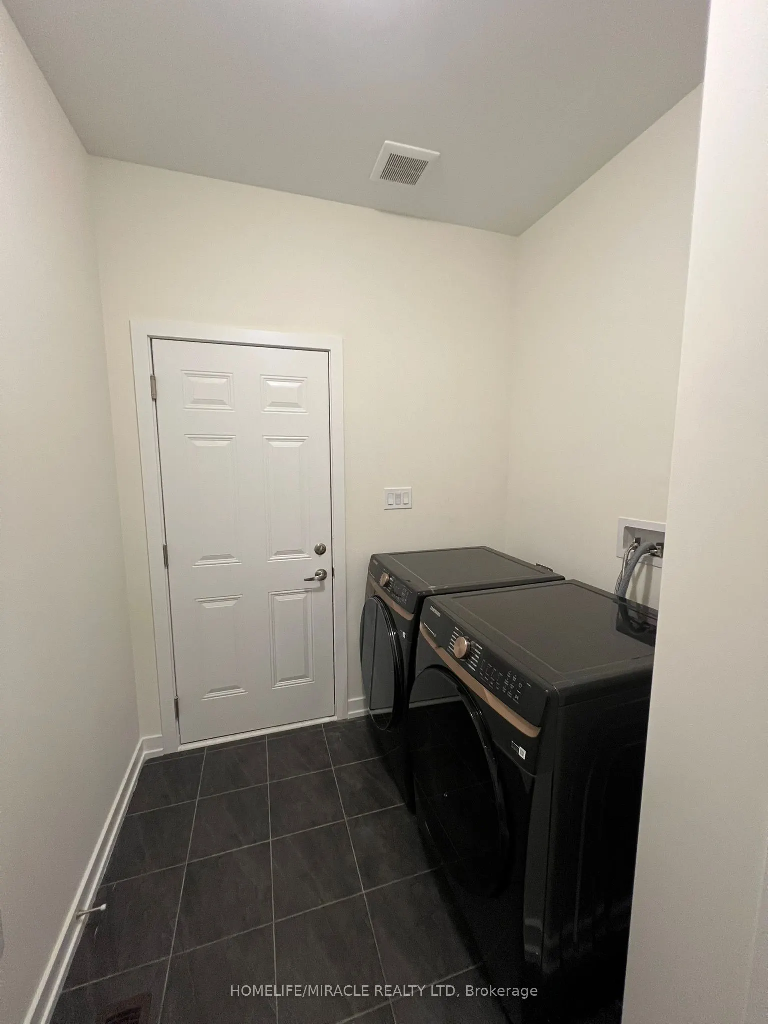 23 Stanley Leitch Drive