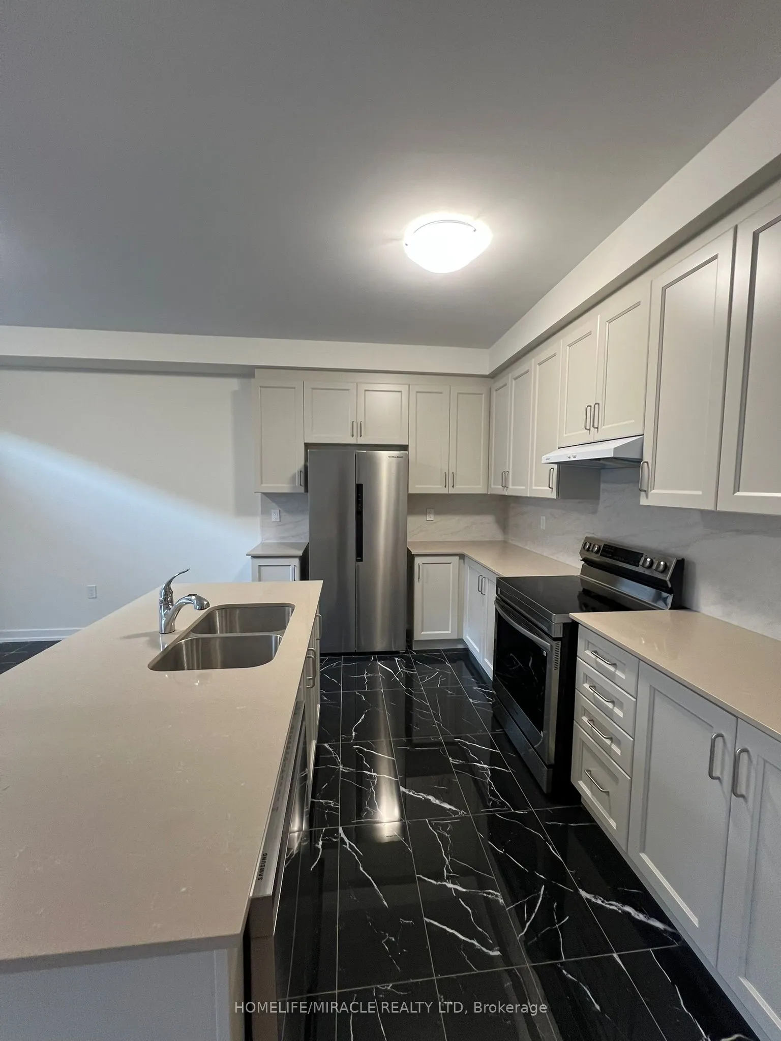 23 Stanley Leitch Drive