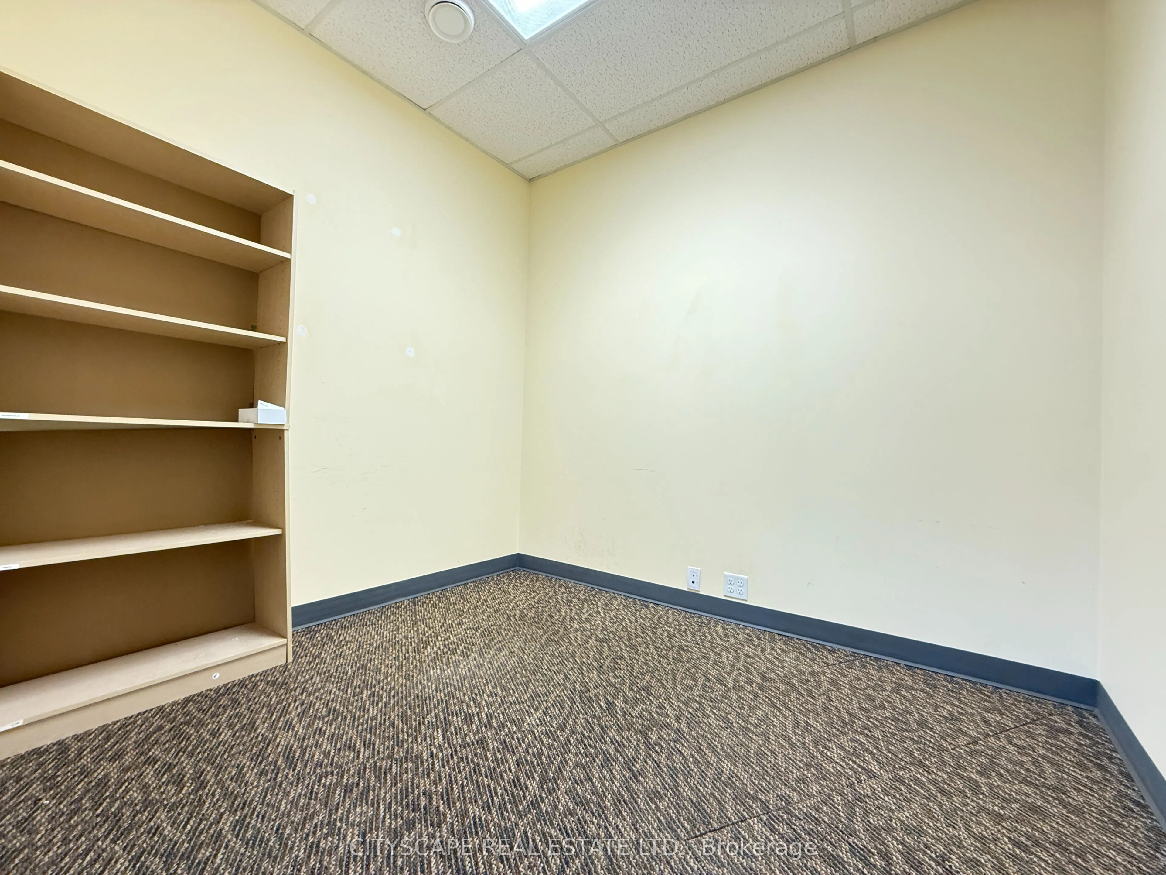 896 Dundas Street