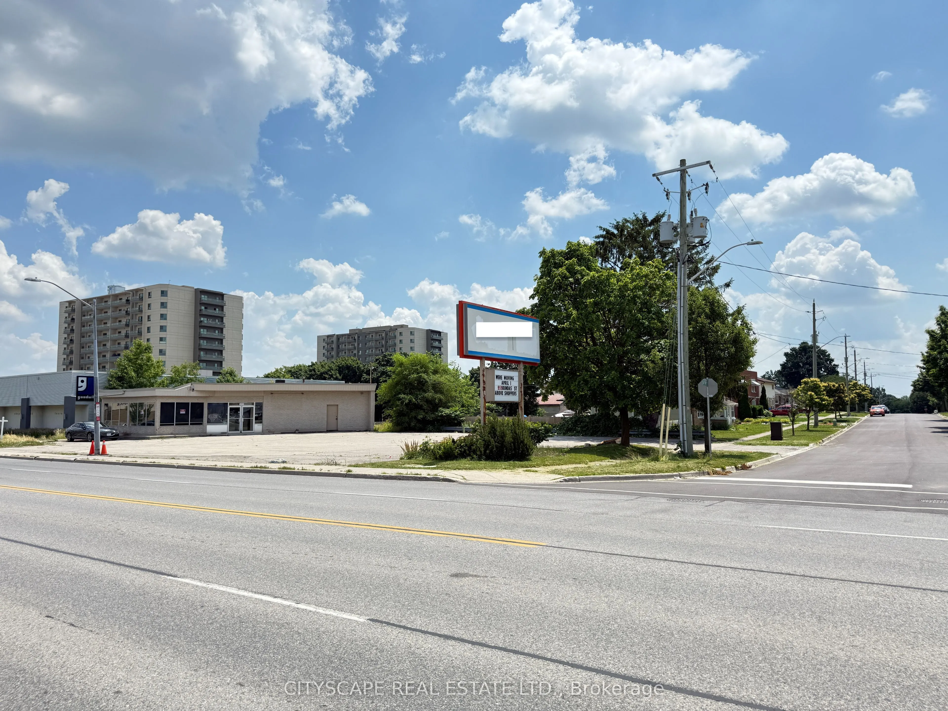 896 Dundas Street