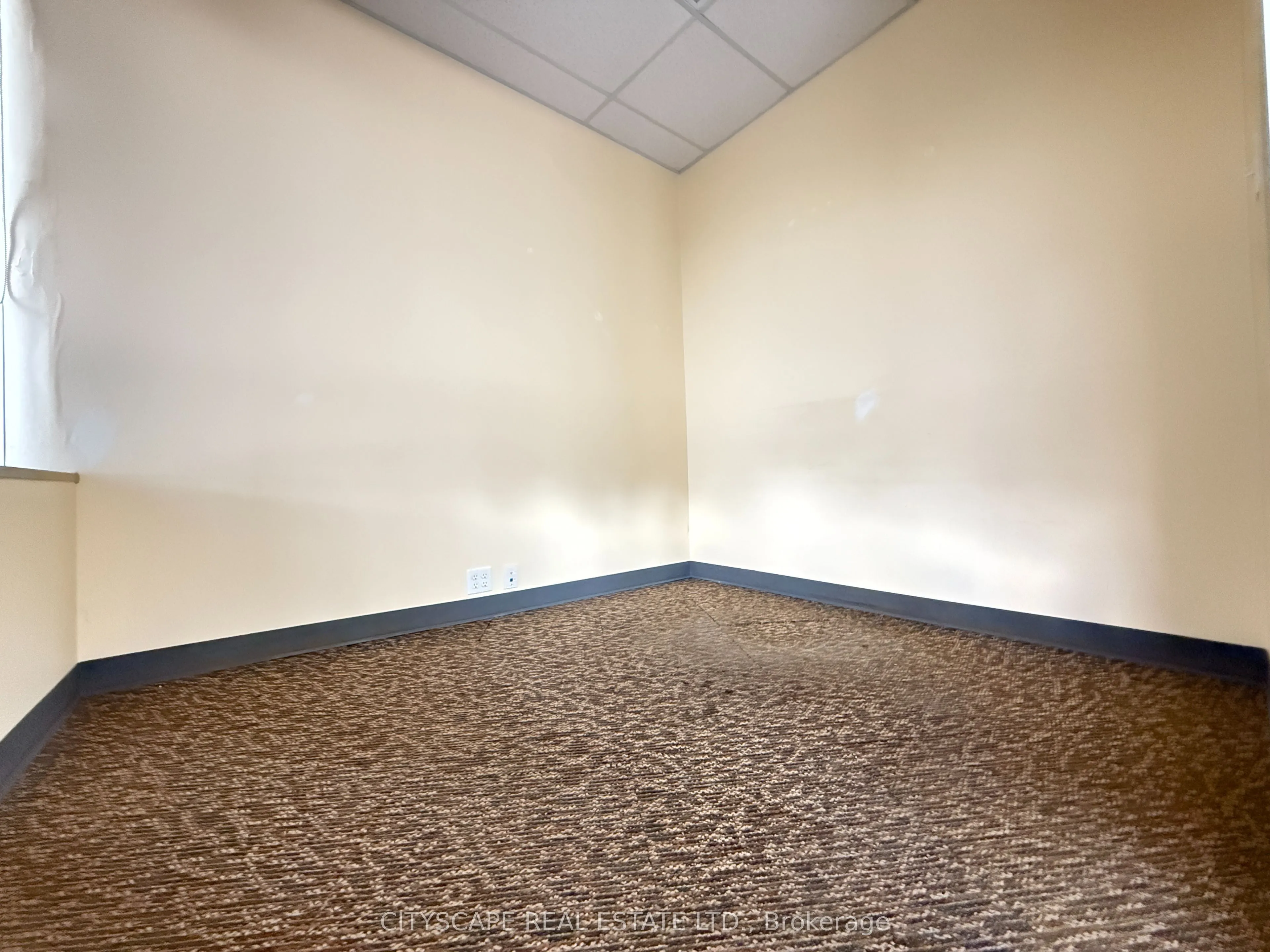 896 Dundas Street