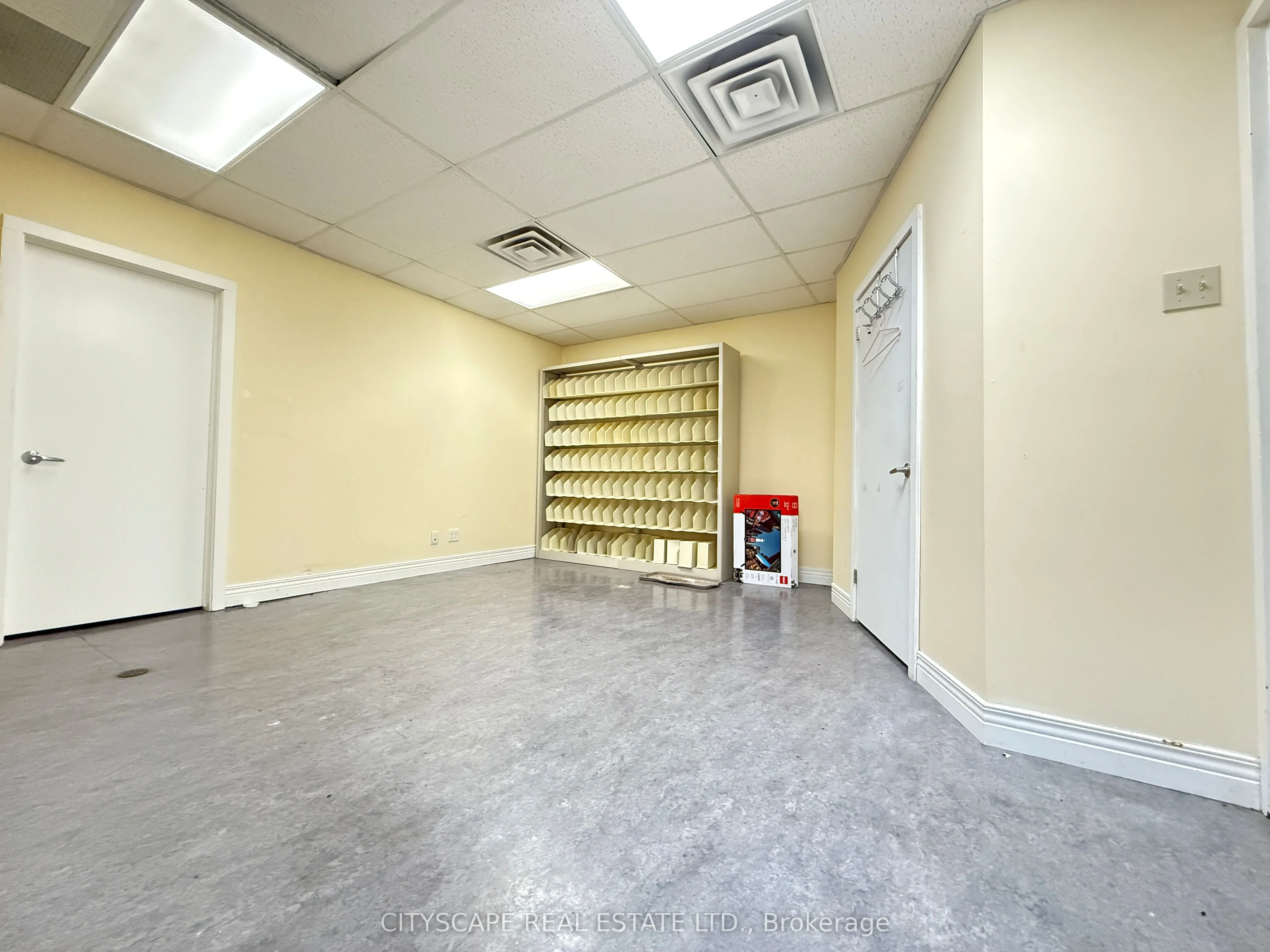 896 Dundas Street