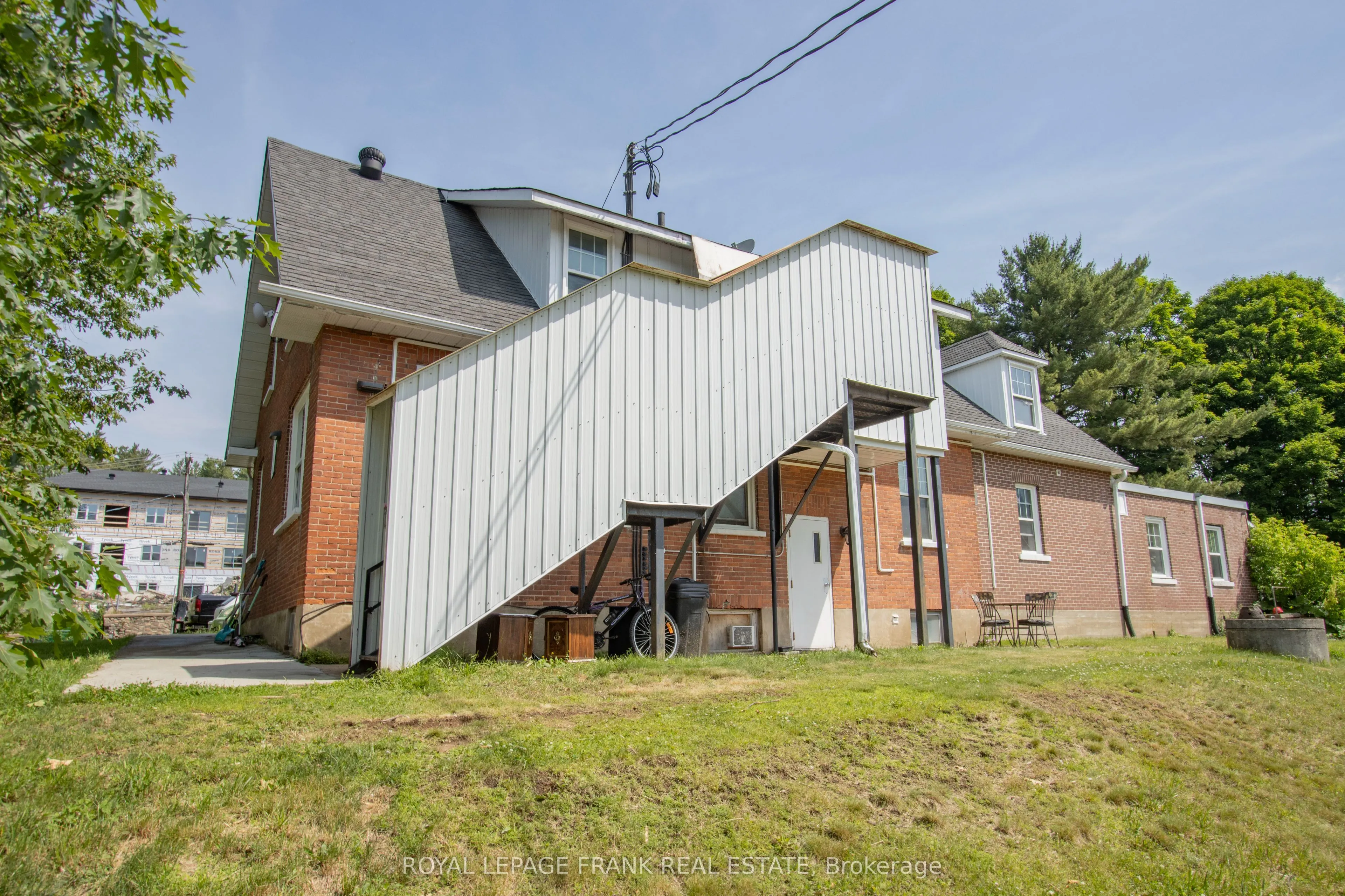 33 Flint Avenue