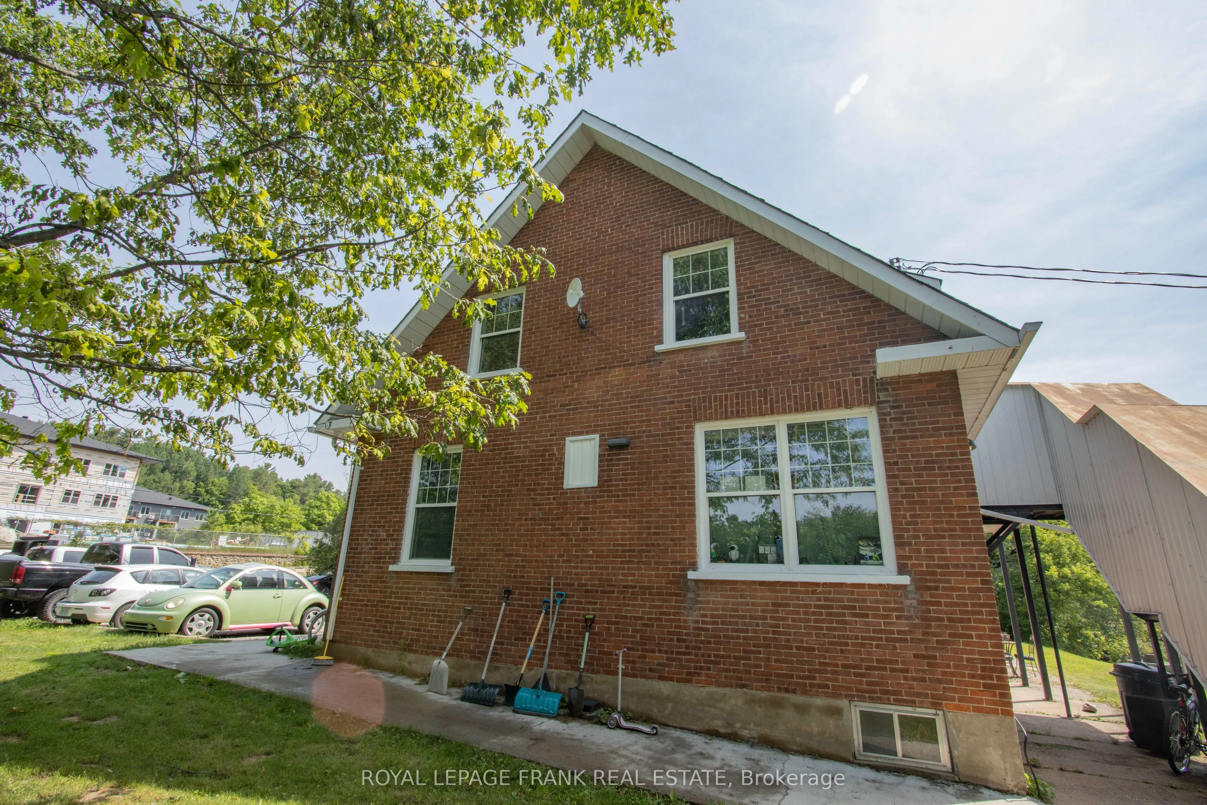 33 Flint Avenue