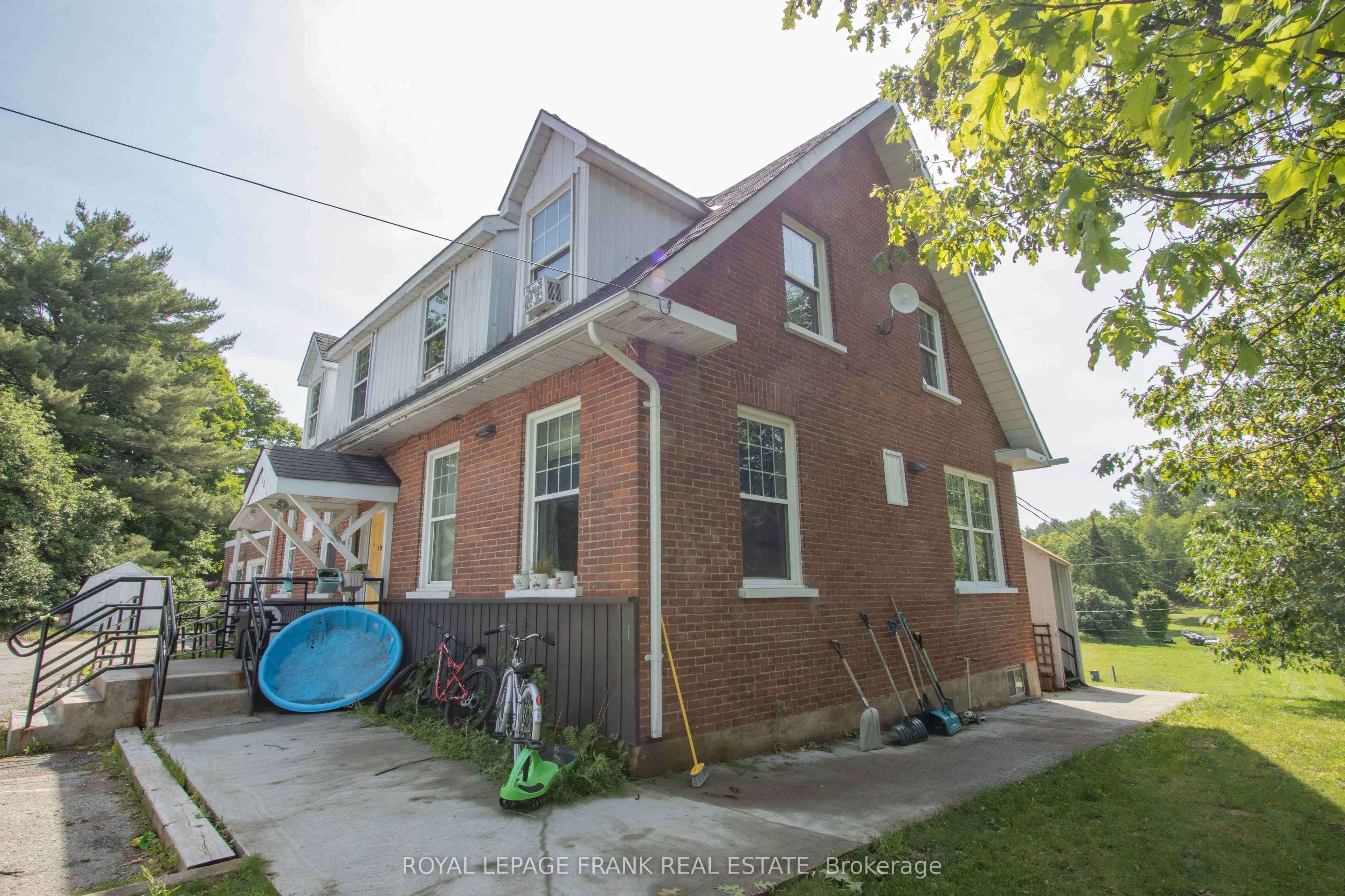 33 Flint Avenue