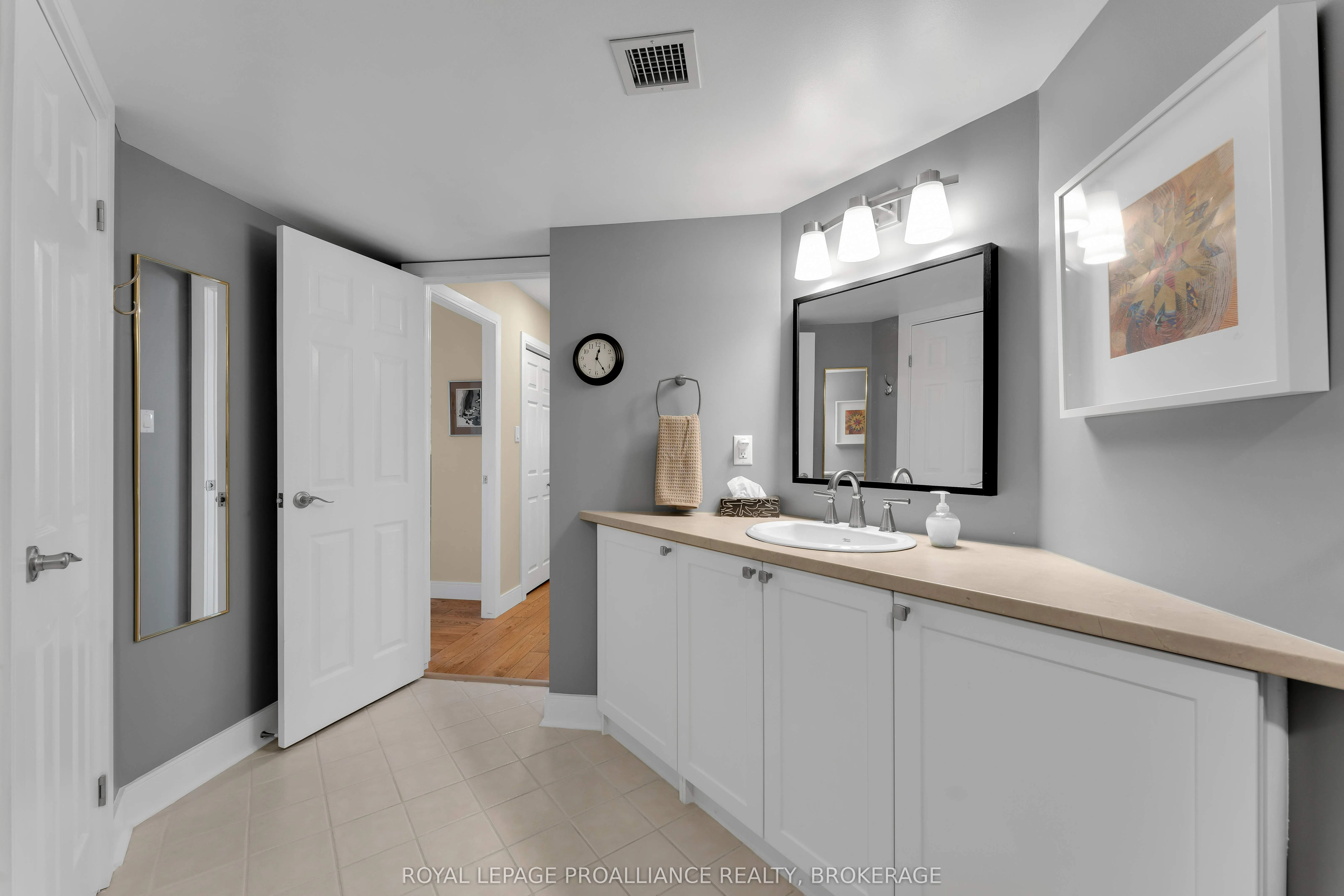 185 Ontario Street, #1205
