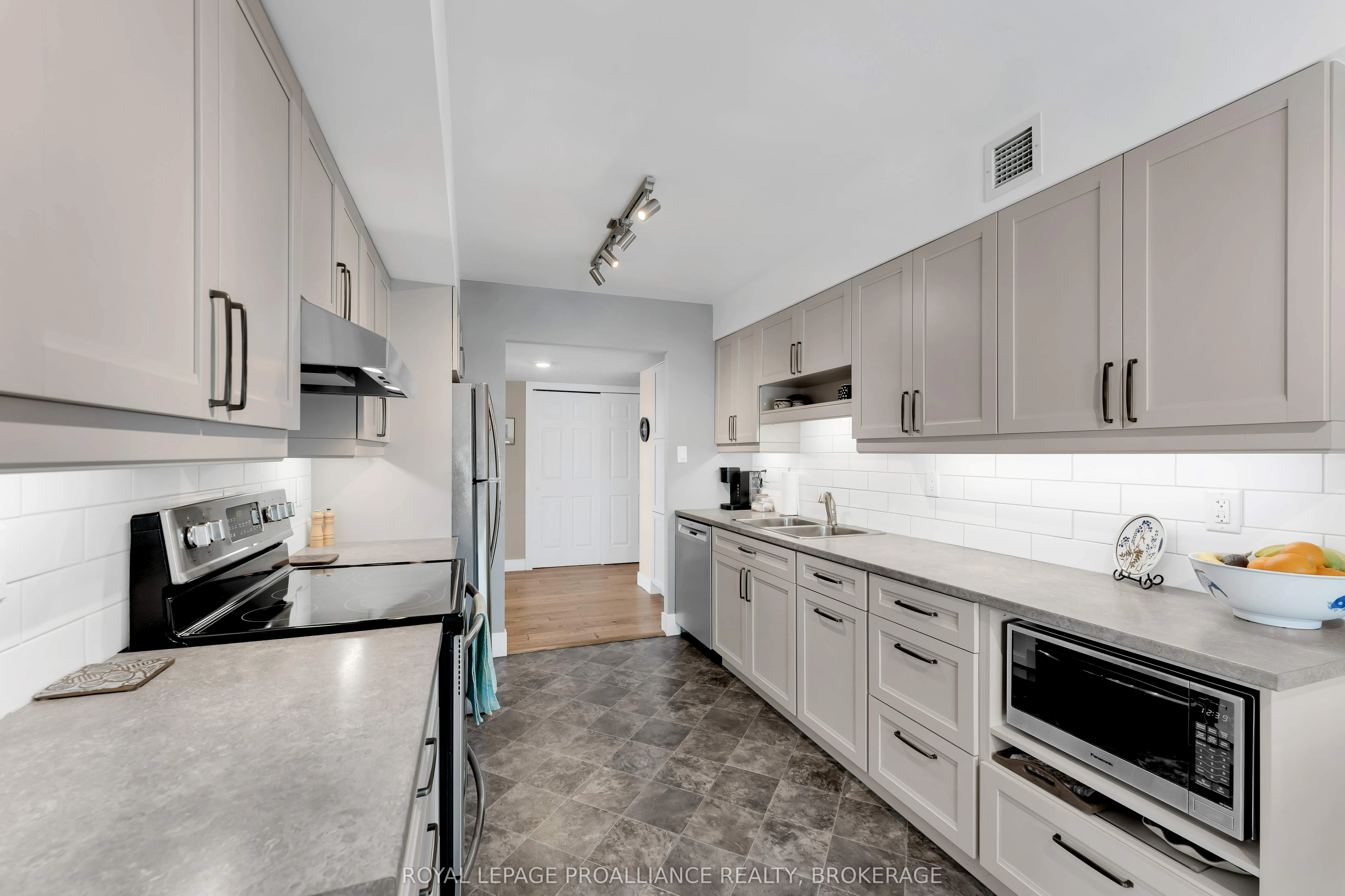 185 Ontario Street, #1205