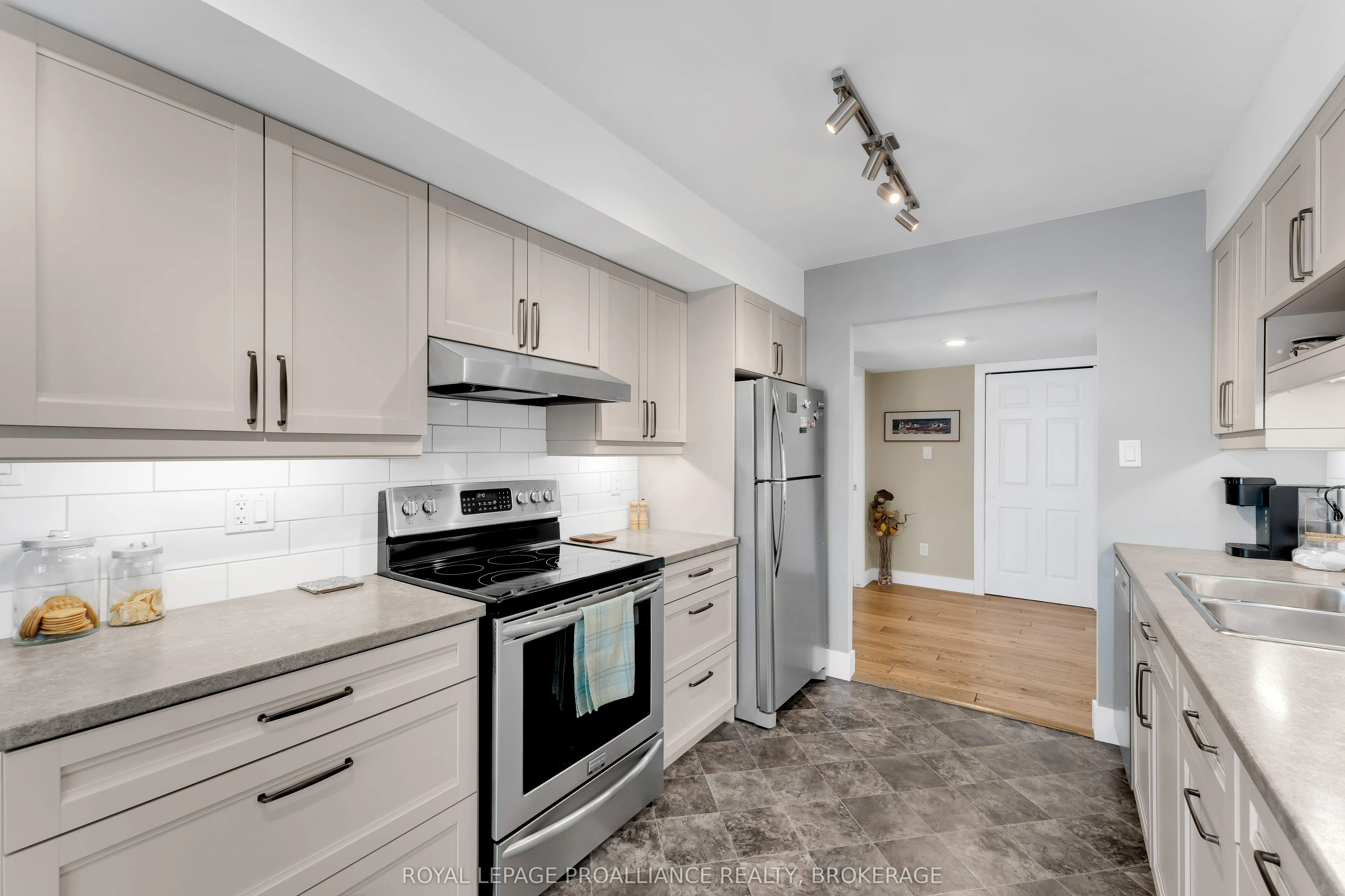 185 Ontario Street, #1205