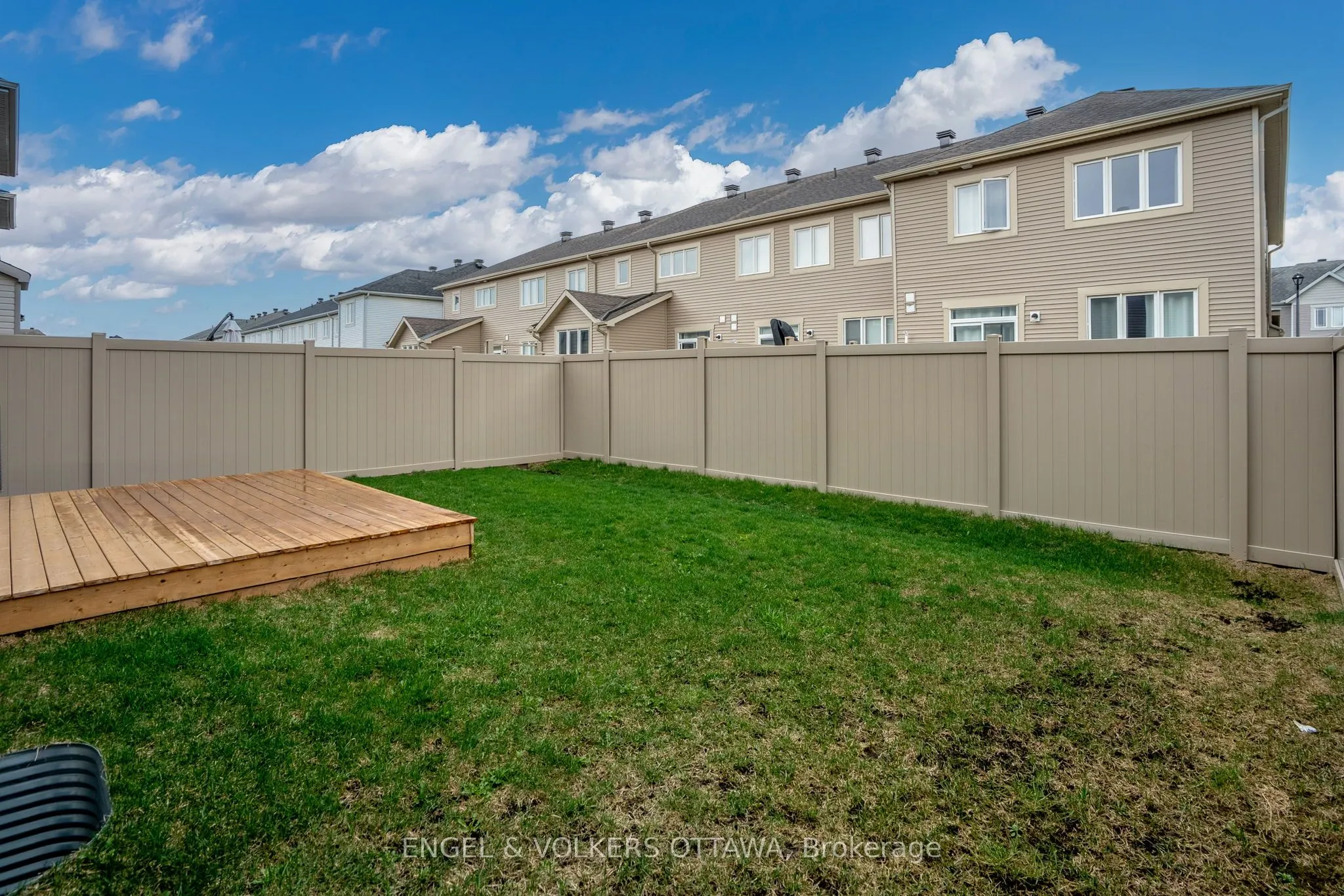 329 Finial Way