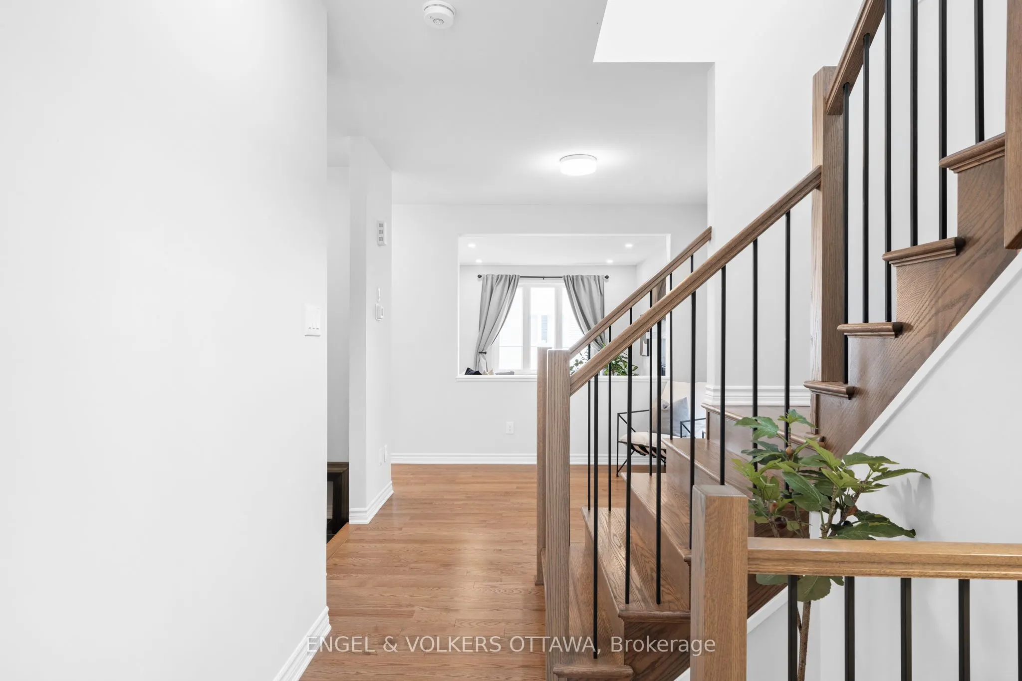 329 Finial Way