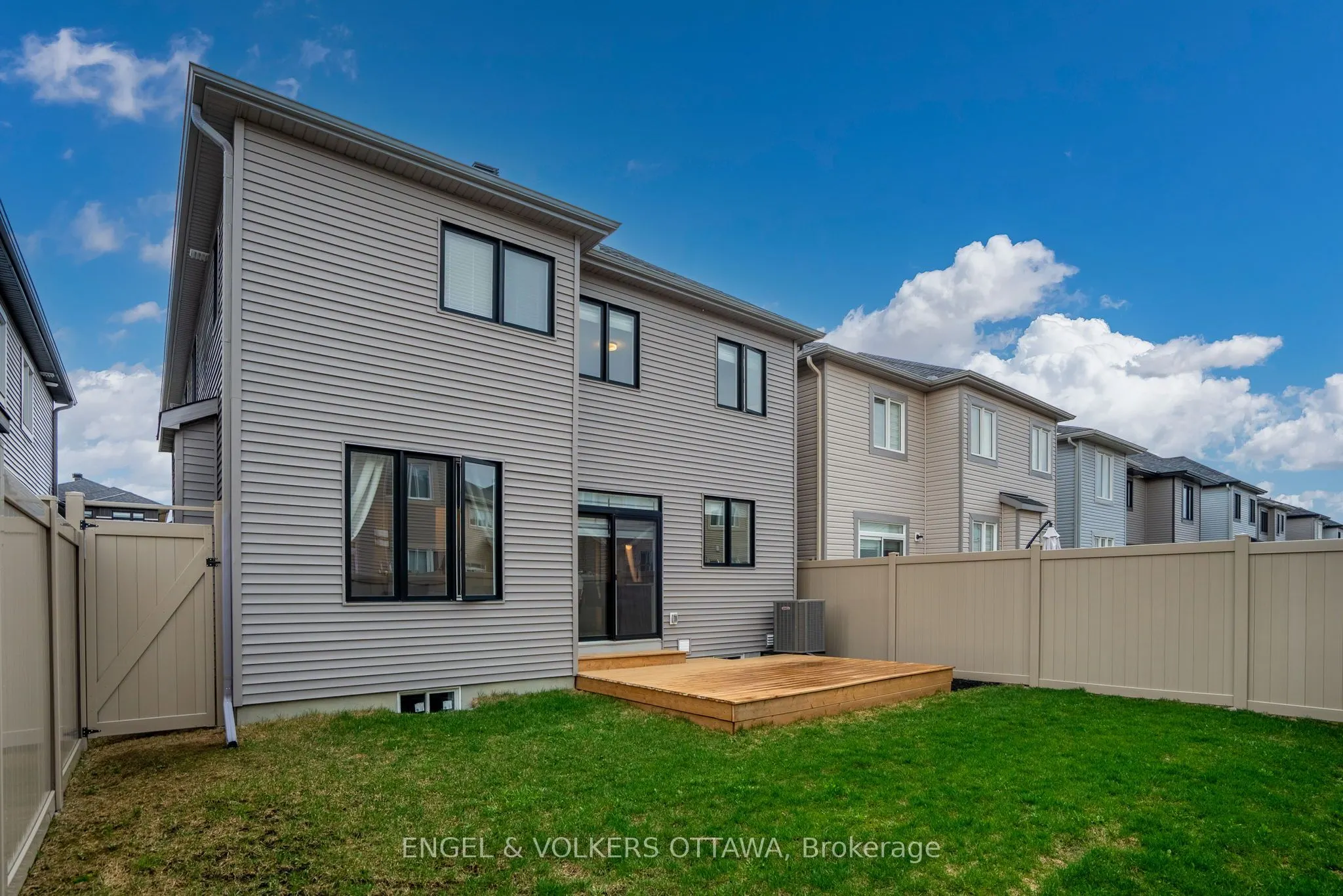 329 Finial Way