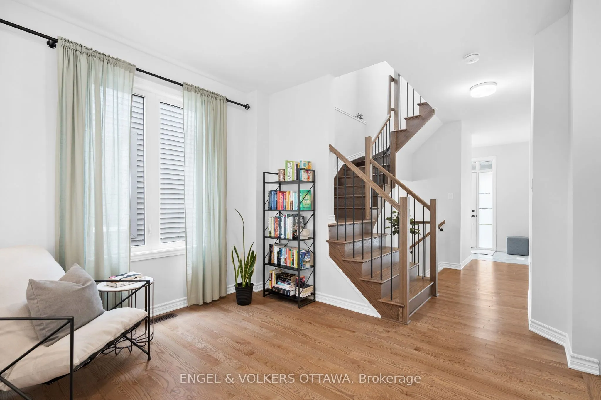 329 Finial Way