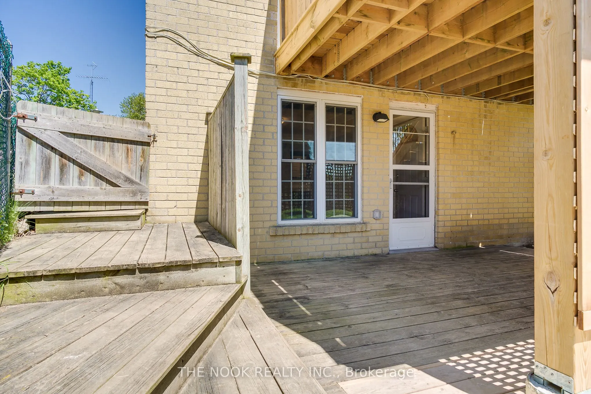 95 Peacock Boulevard