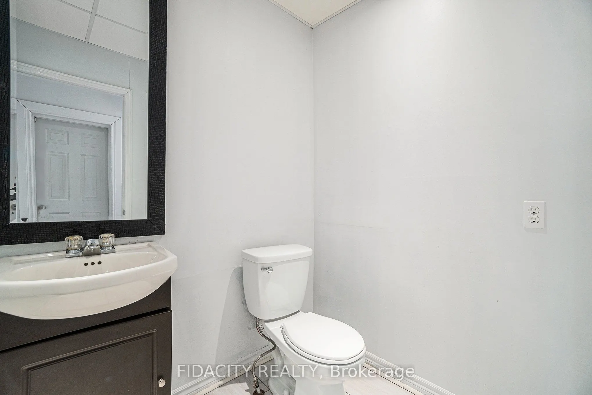 640 Somerset Street W