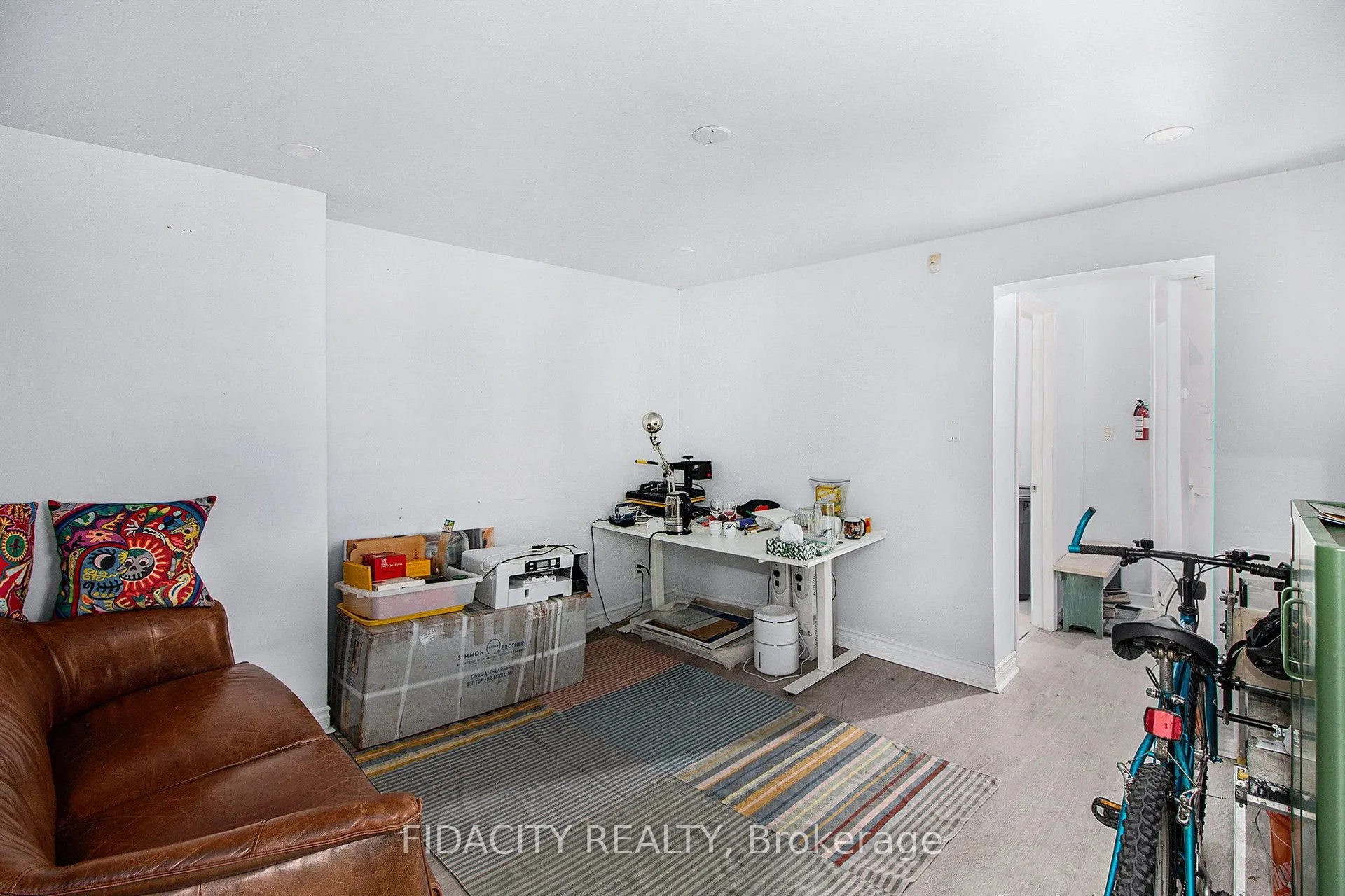 640 Somerset Street W