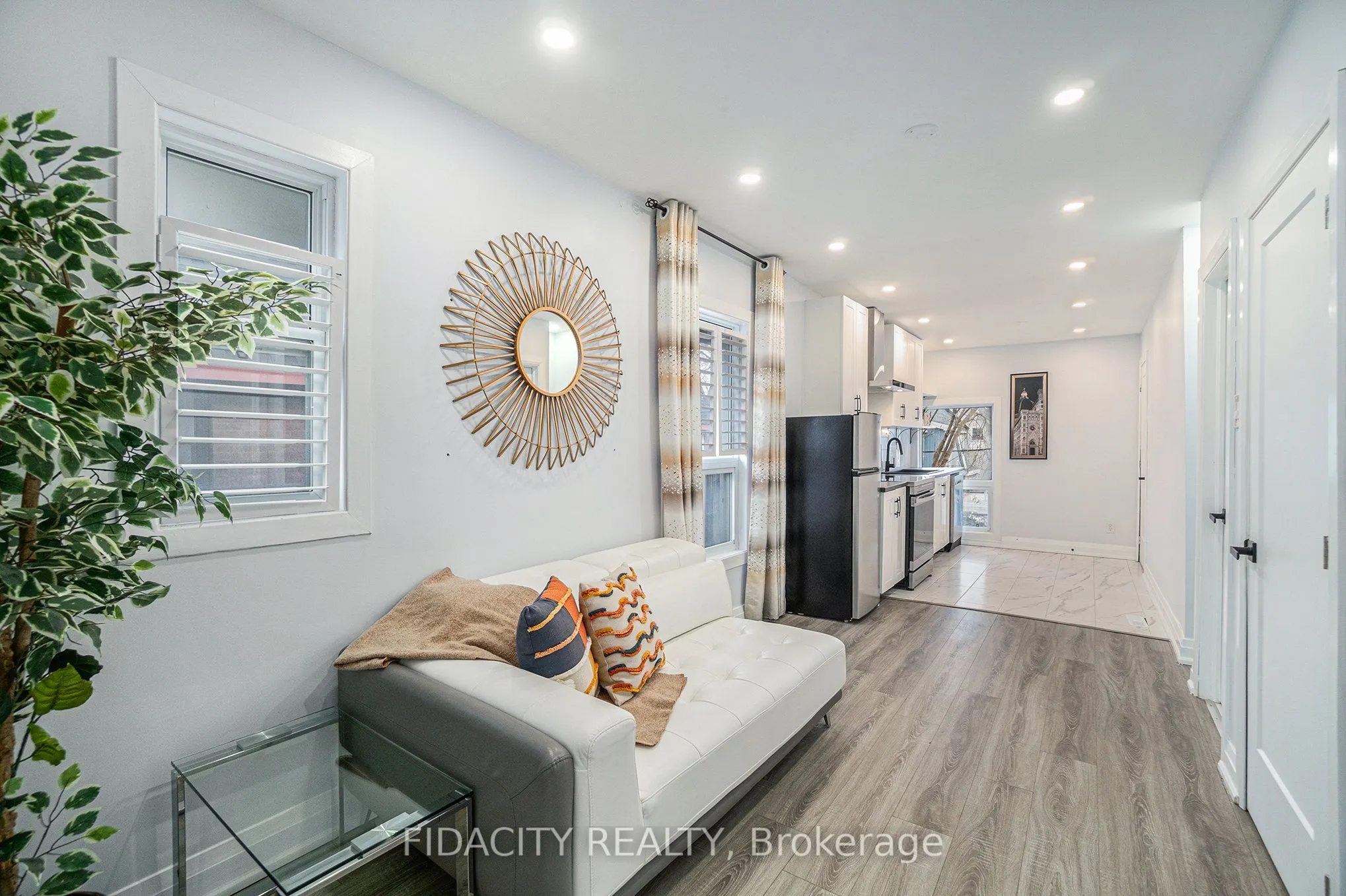 640 Somerset Street W
