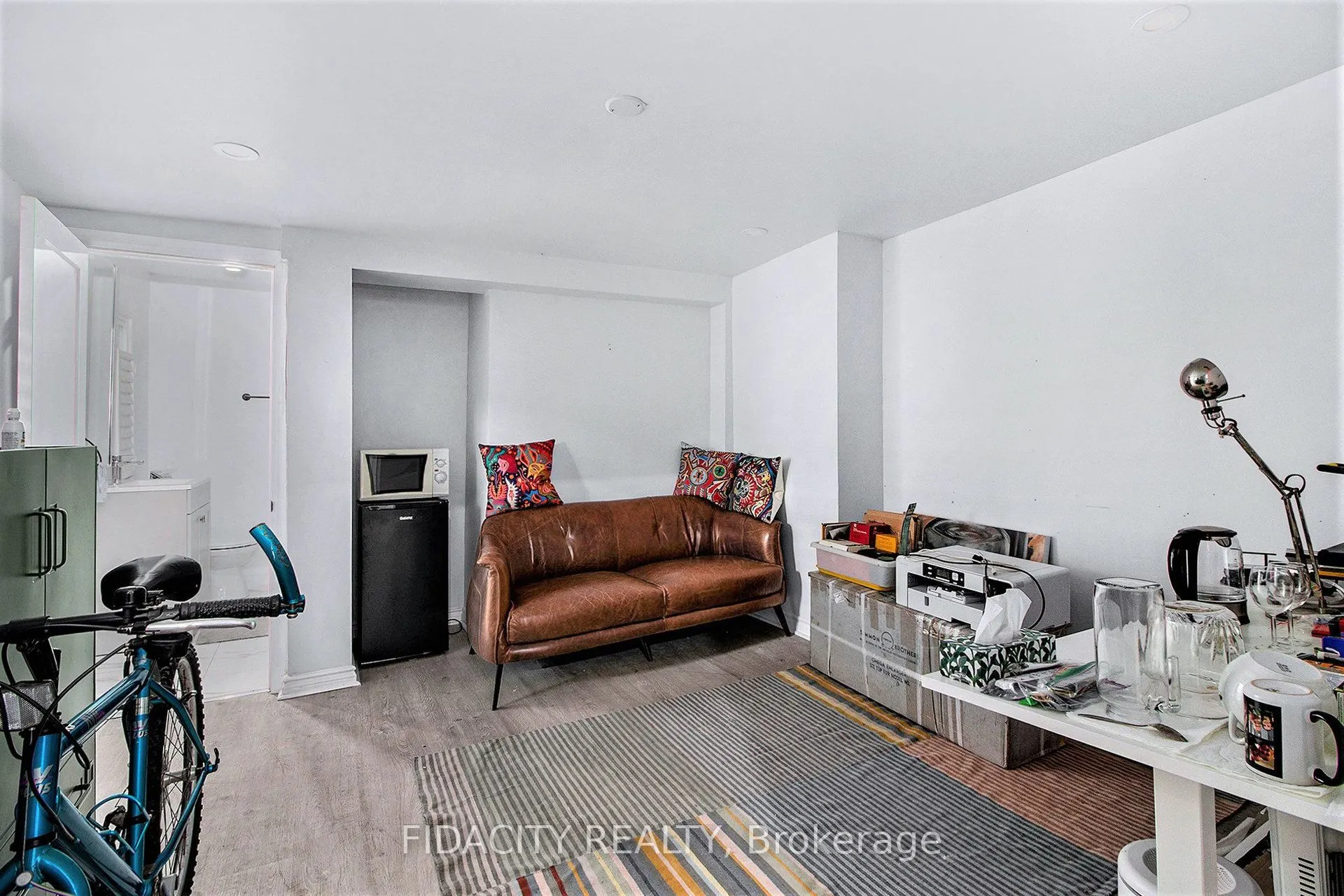 640 Somerset Street W
