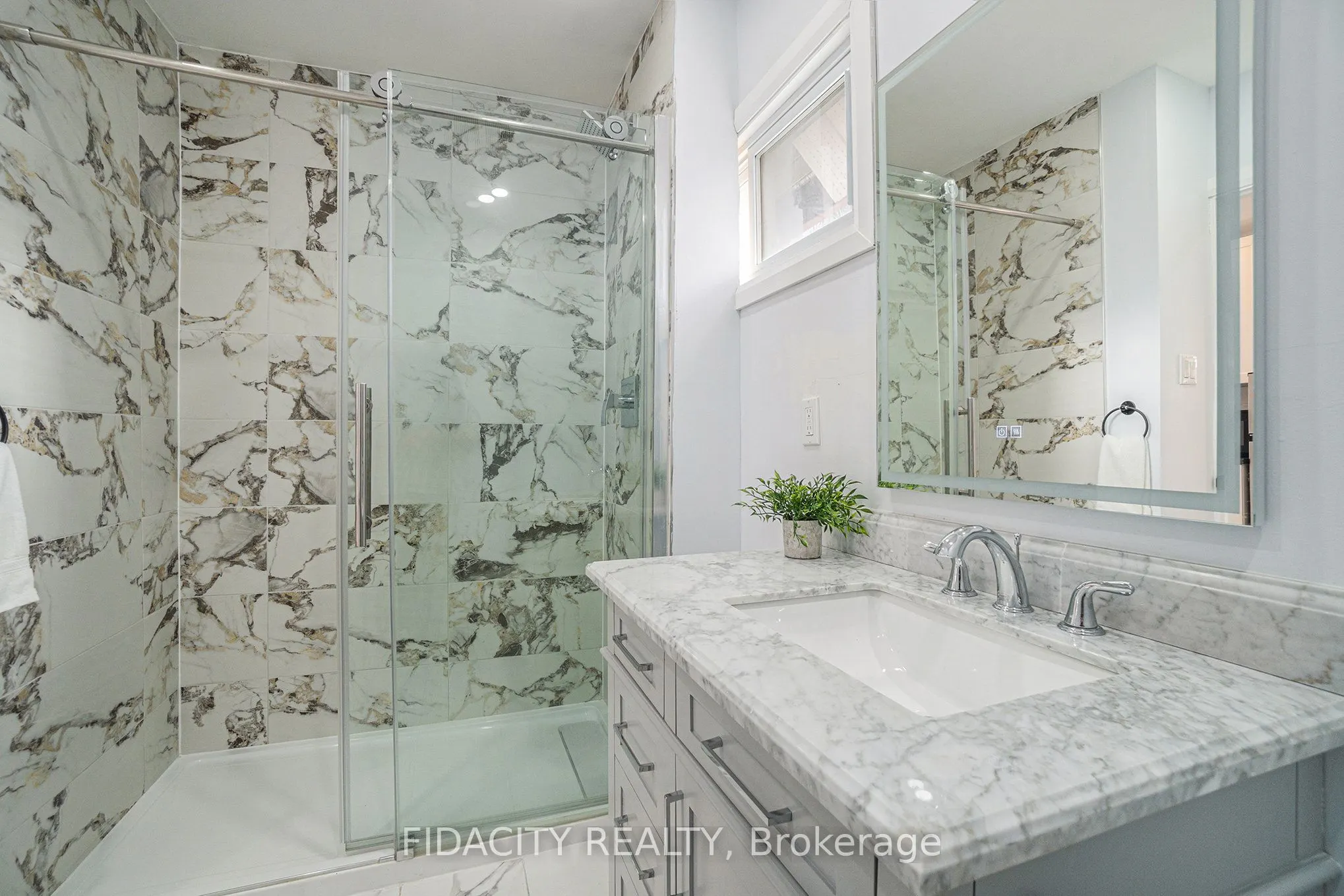 640 Somerset Street W