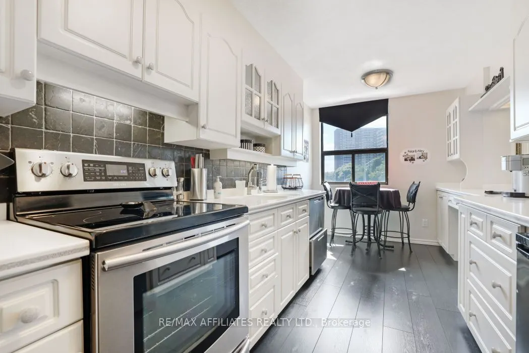 1190 Richmond Road, #304
