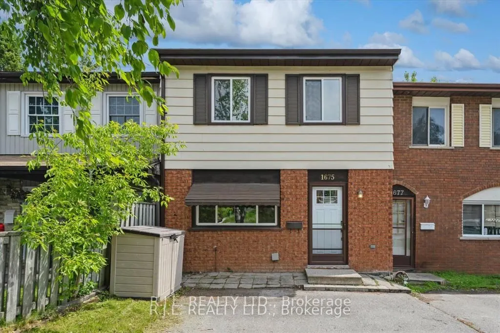 1675 Applewood Crescent
