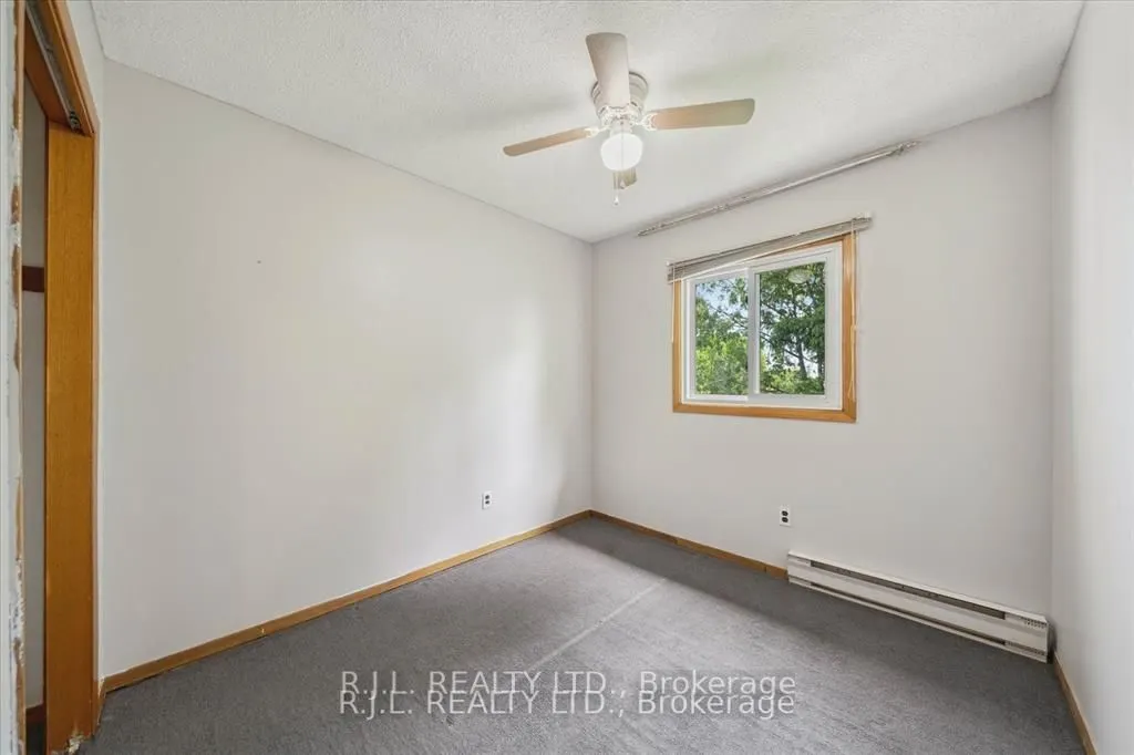 1675 Applewood Crescent