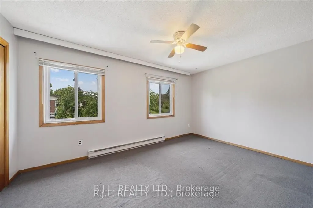 1675 Applewood Crescent