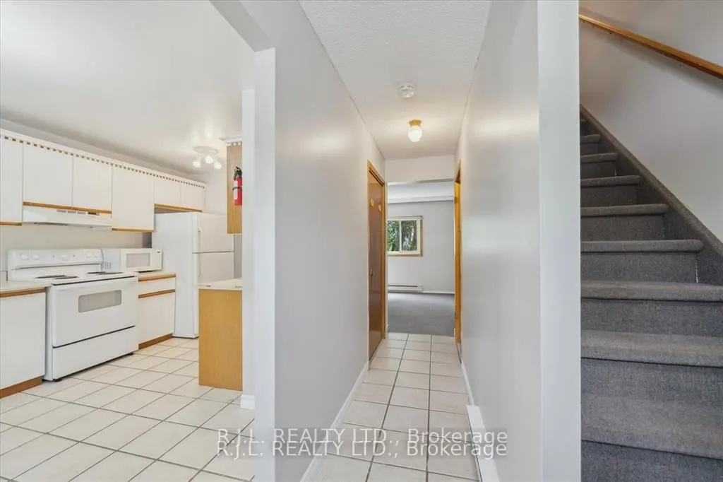 1675 Applewood Crescent