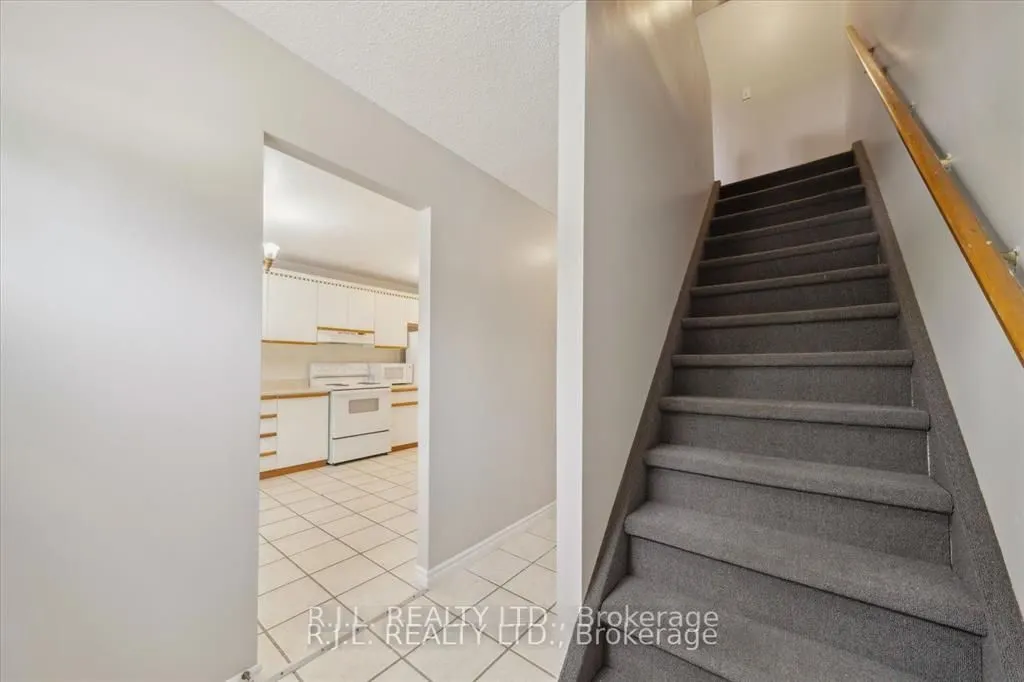 1675 Applewood Crescent