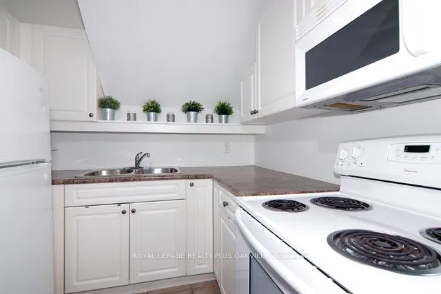 6365 Drummond Road, #110