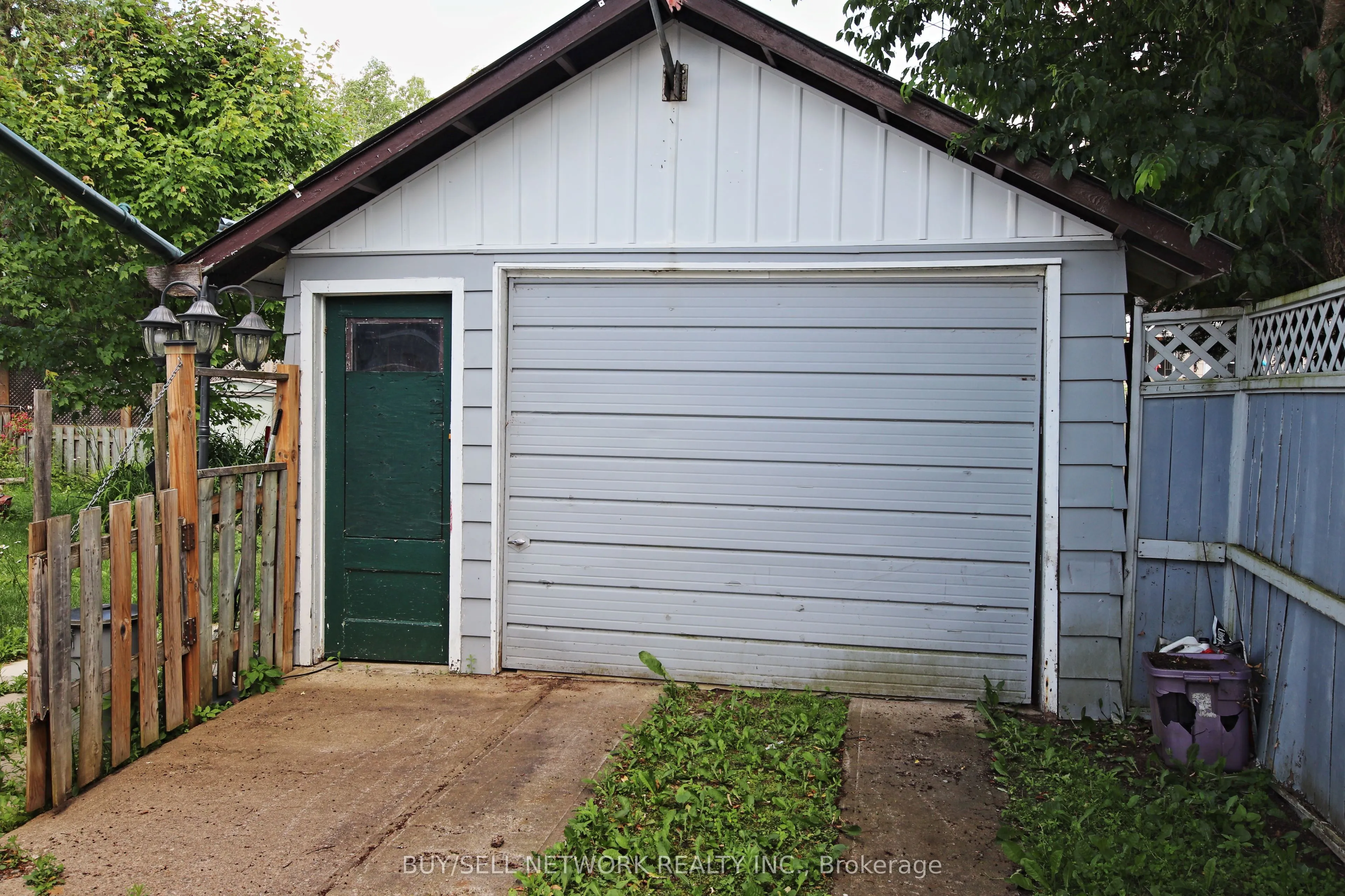 9 Hemlock Street