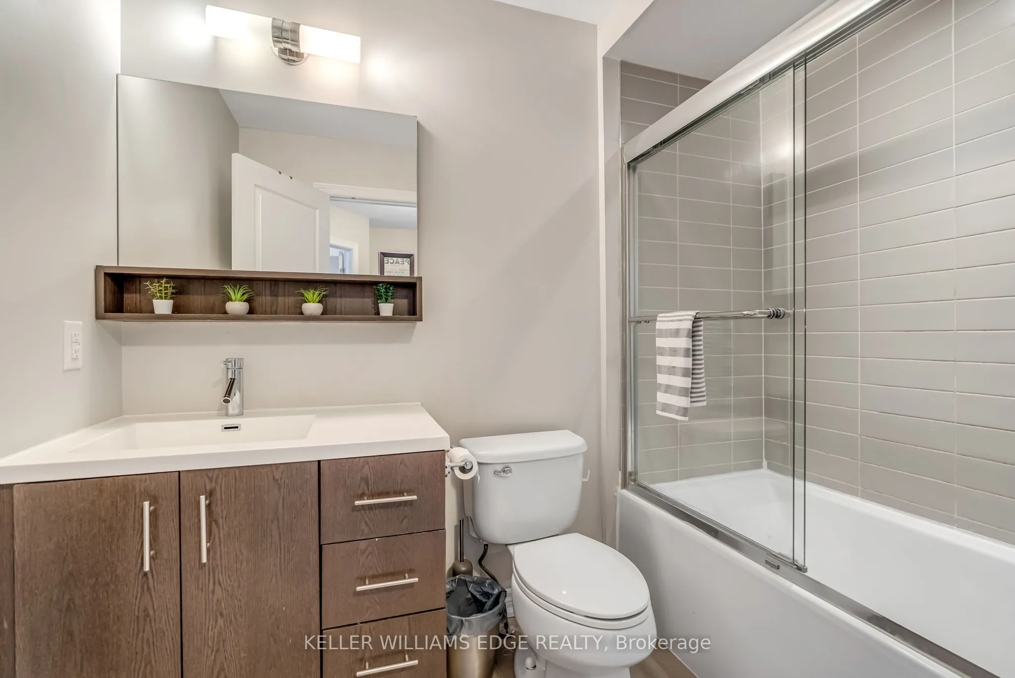 215 Dundas Street E, #27