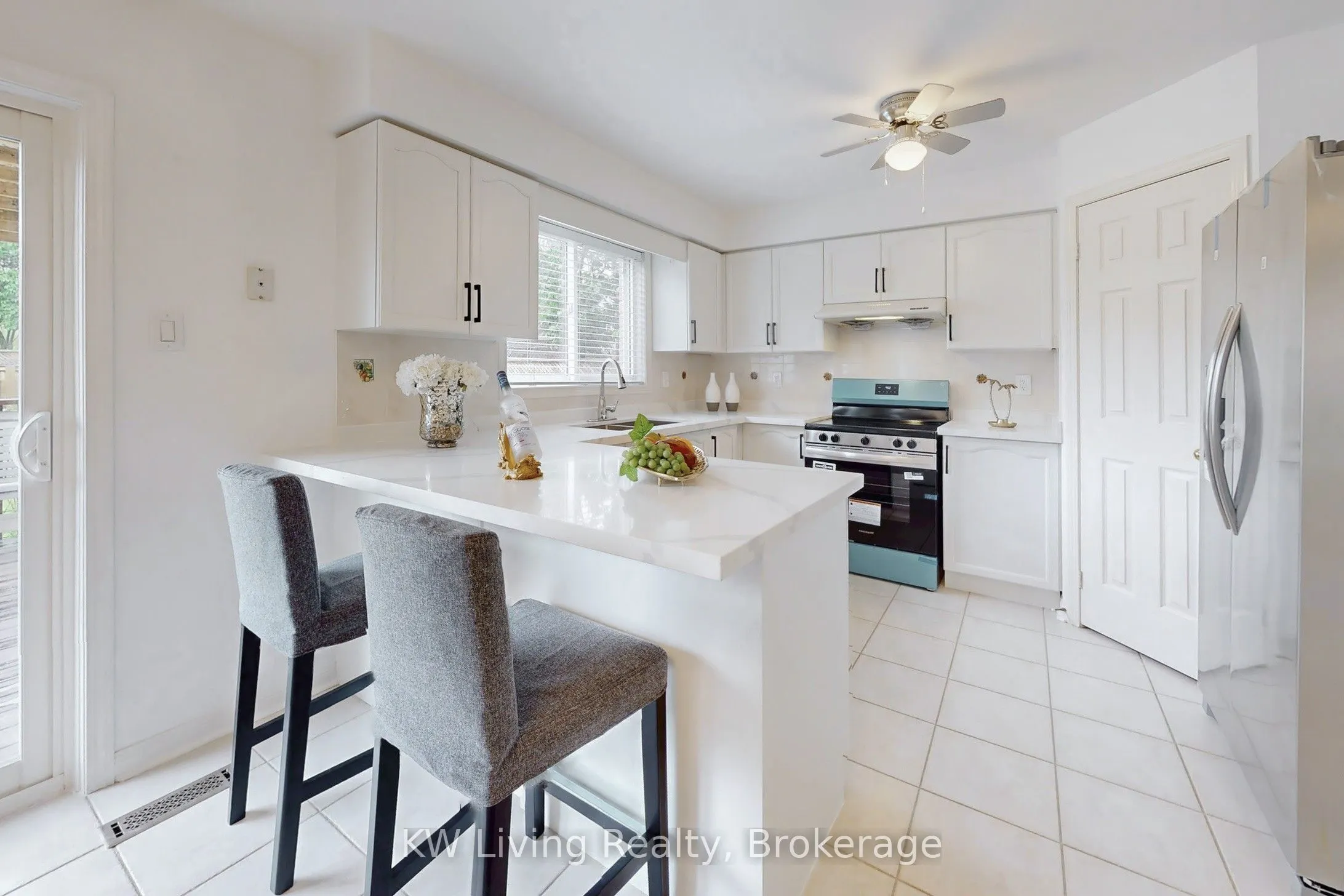 76 Spooner Crescent
