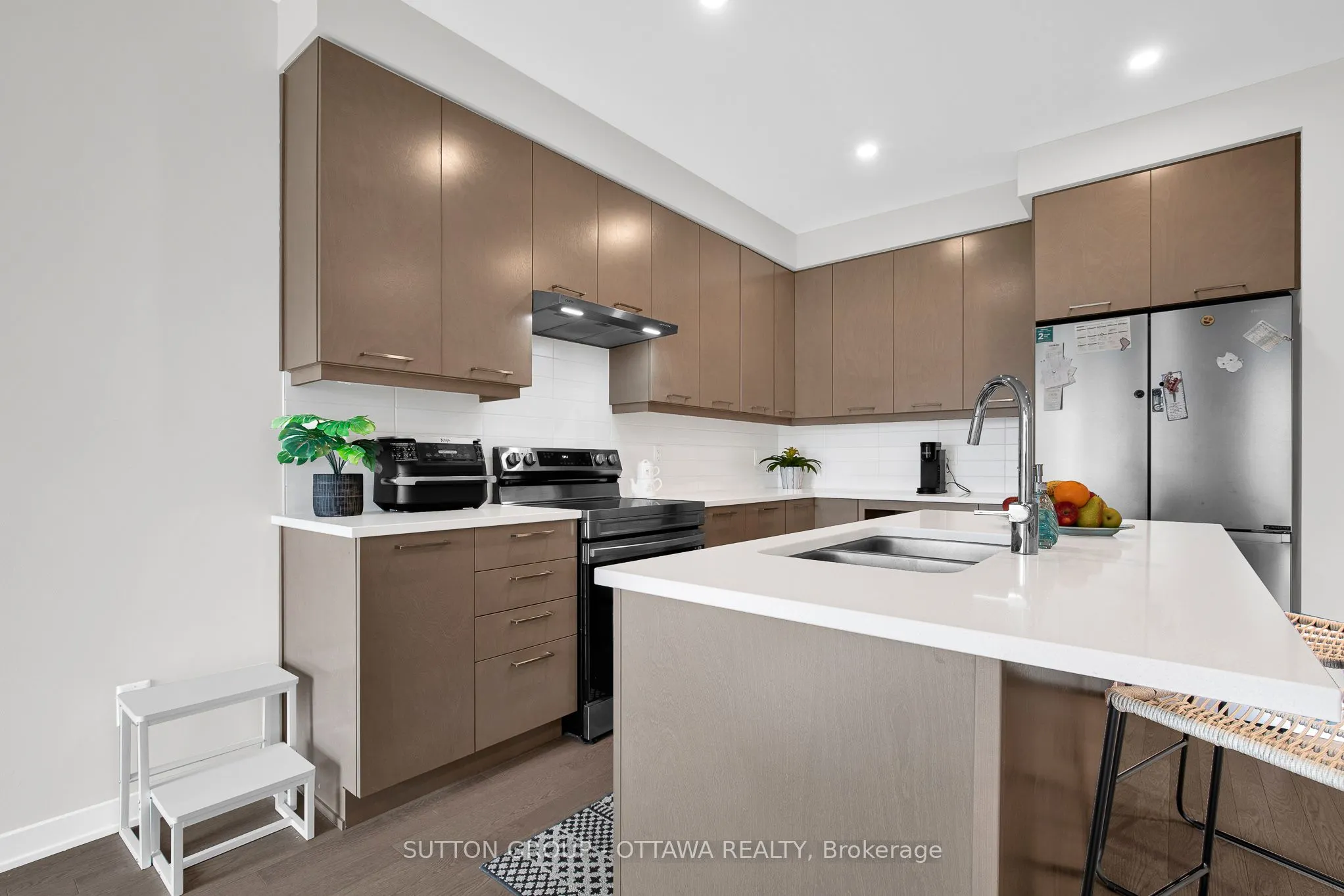 737 Acai Way