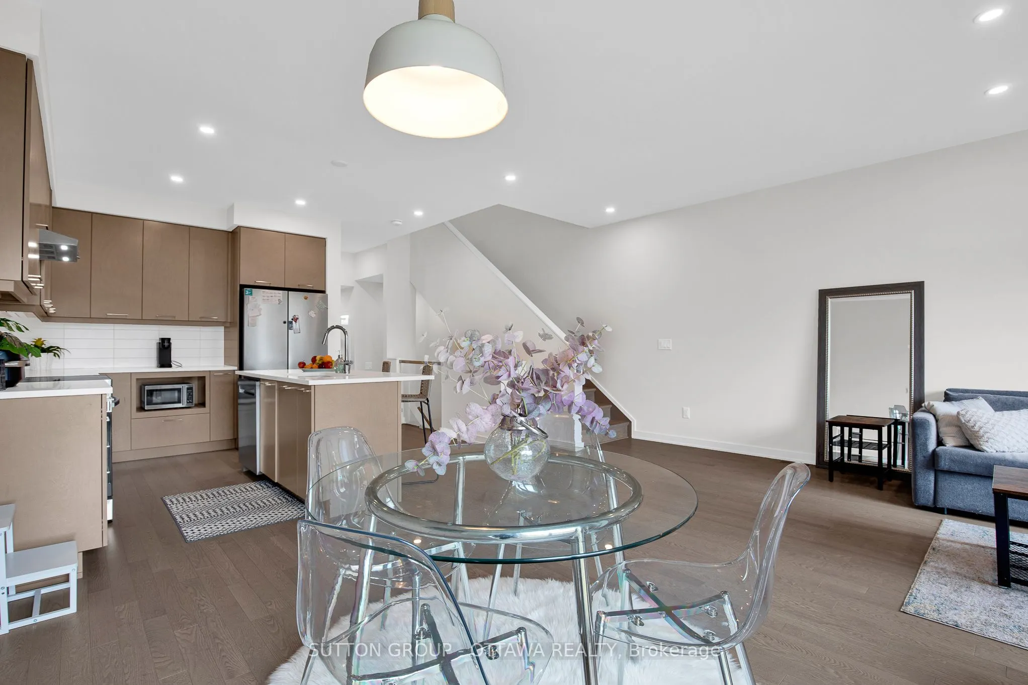 737 Acai Way