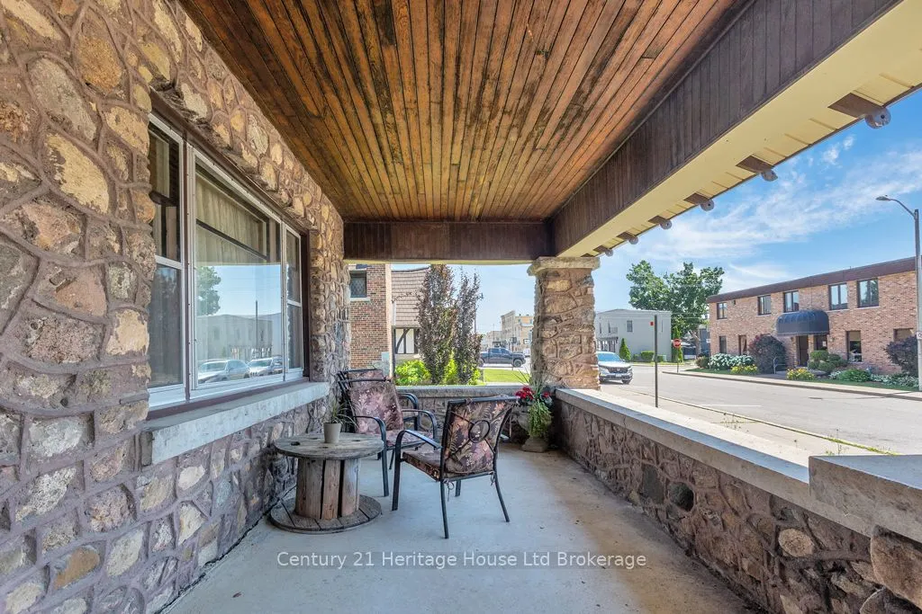 48 Brock Street W