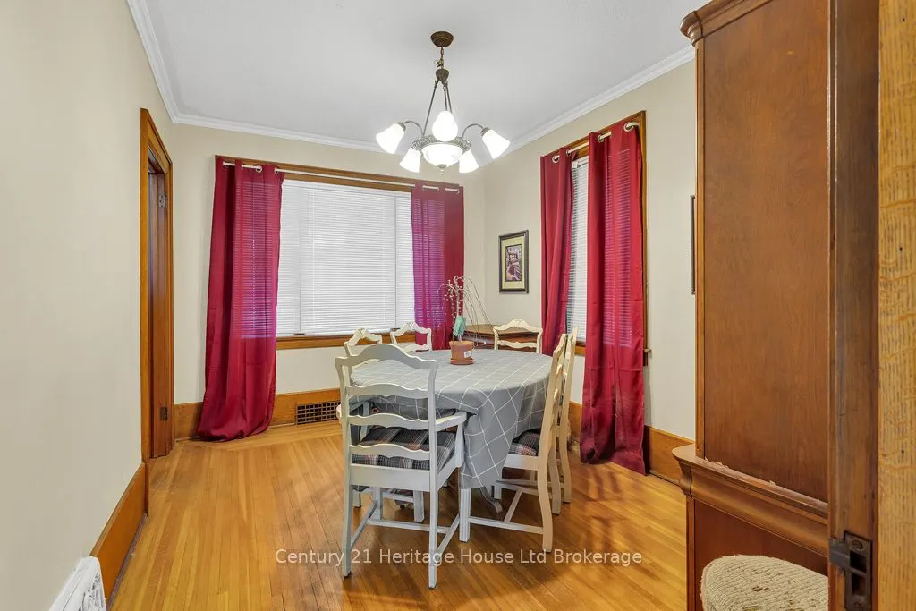 48 Brock Street W