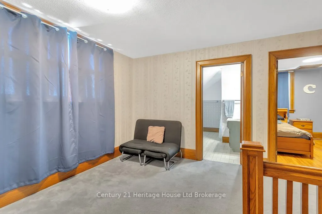 48 Brock Street W